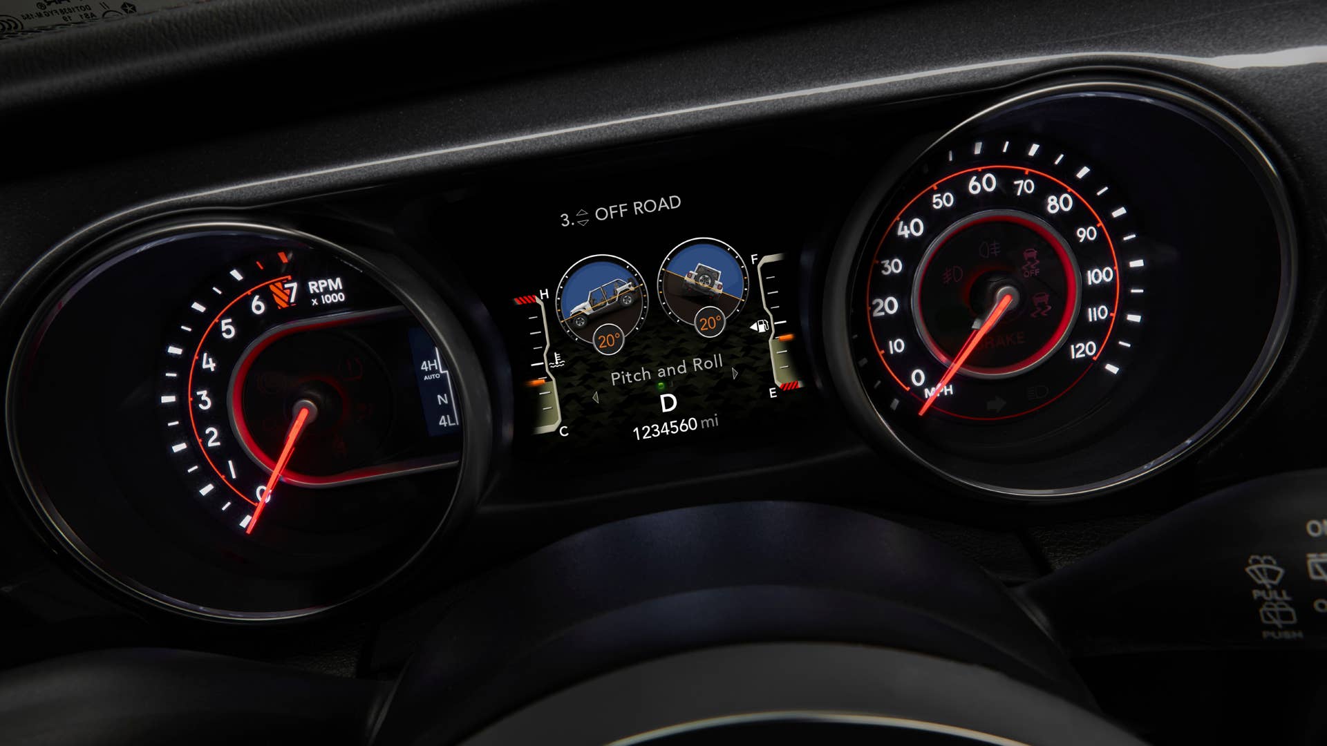 A 7-inch thin-film transistor (TFT) information LED display in the Wrangler Rubicon 392 gauge cluster allows the driver to configure information in more than 100 ways.