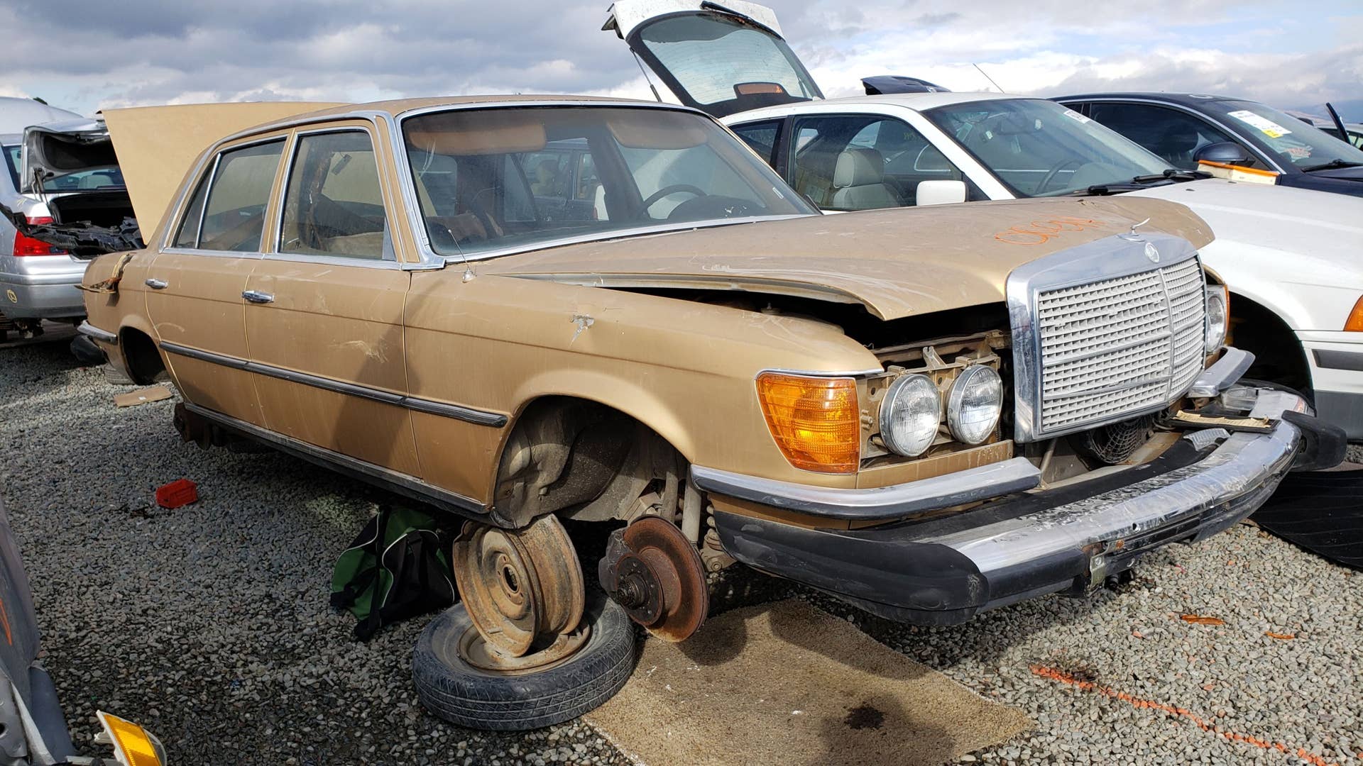 Junkyard Gem: 1974 Mercedes-Benz 450SEL - Autoblog