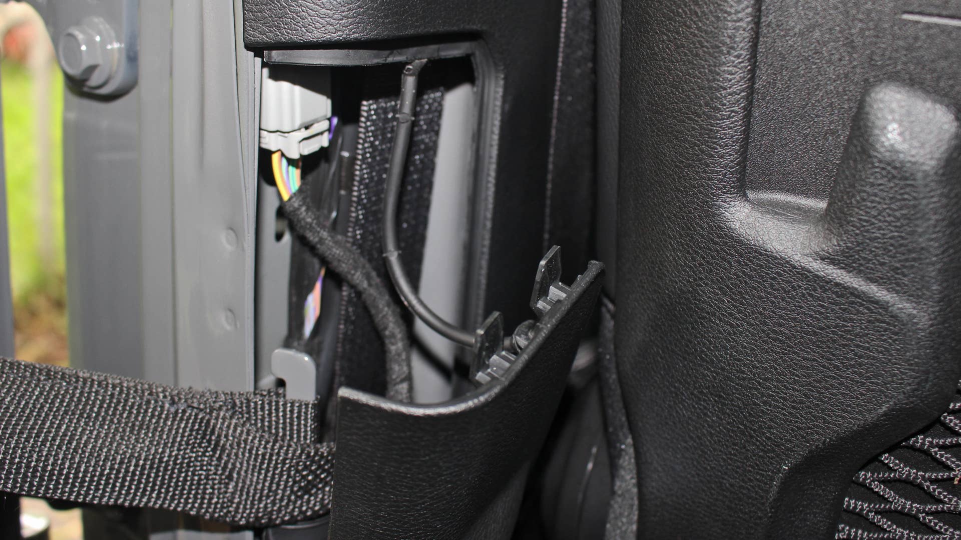 2020 Jeep Gladiator Rubicon rear door check strap/door check and wiring harness.