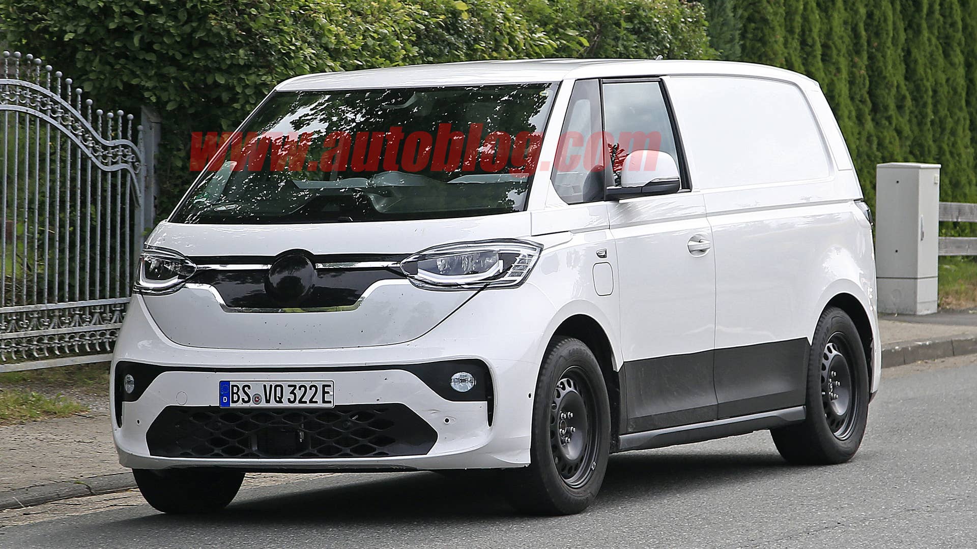 Spy shot of secretly tested future car