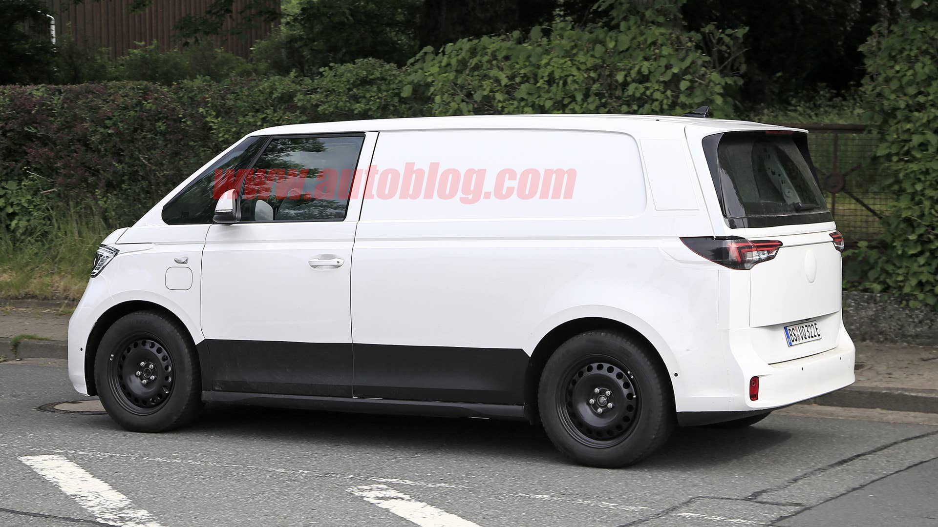Spy shot of secretly tested future car