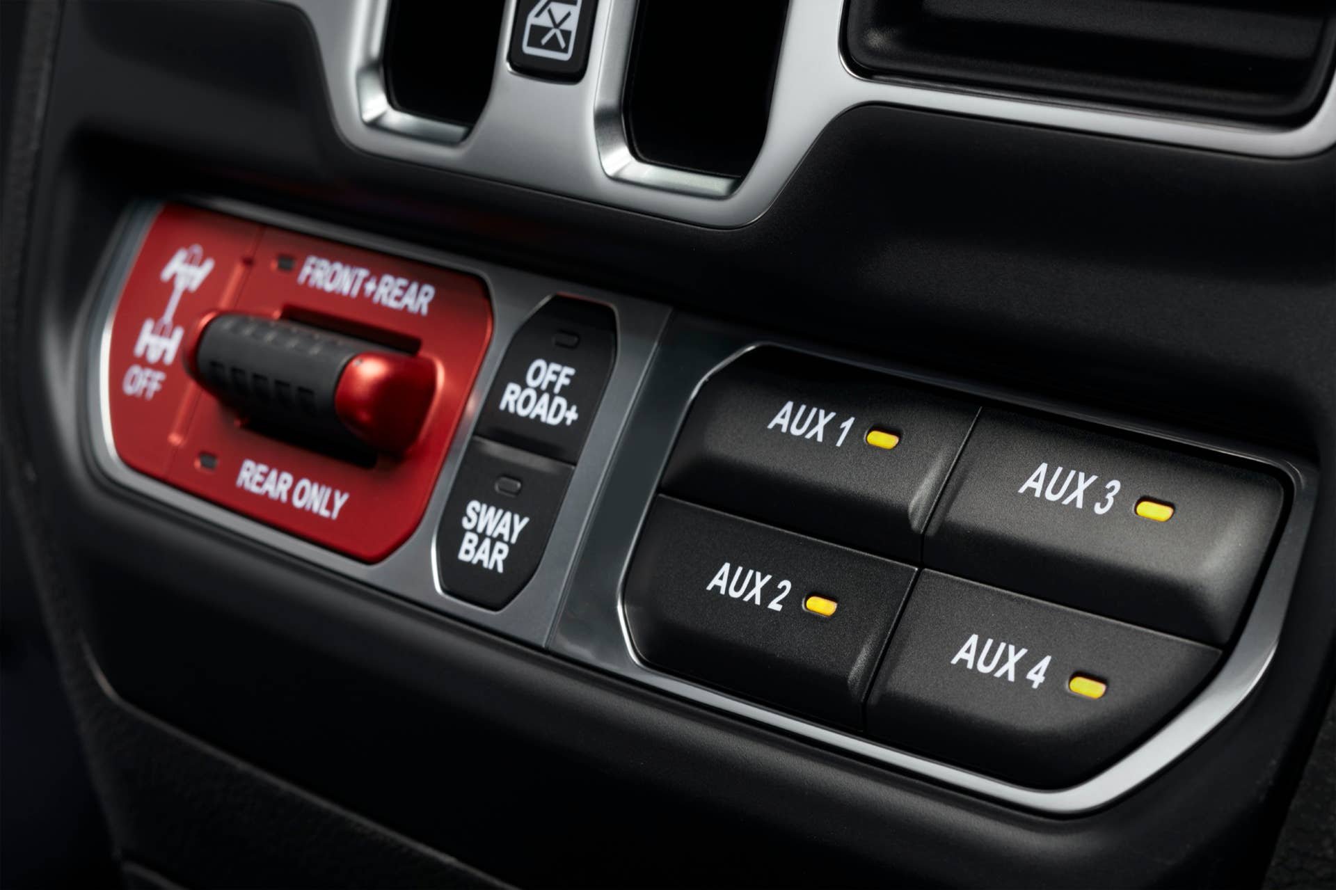 The Jeep® Wrangler Rubicon 392’s off-road prowess flows from its heavy-duty Dana 44 front and rear axles with Tru-Lok electronic locking differentials, while an electronic front sway-bar disconnect maximizes suspension travel for the most-demanding off-road conditions.