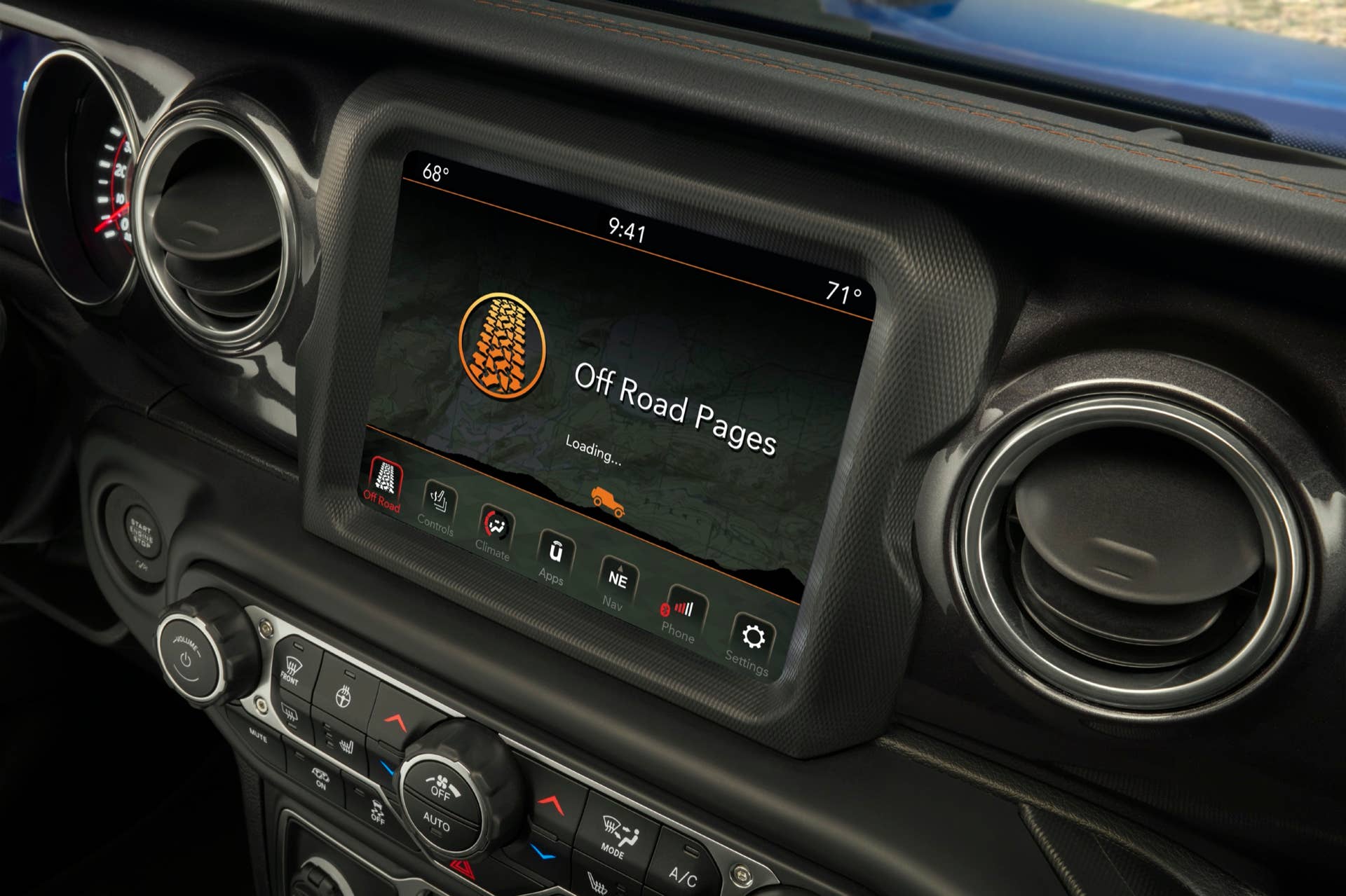 Jeep® Off-road Pages allow Wrangler Rubicon 392 owners to monitor pitch, roll, altitude, GPS coordinates, drivetrain power distribution and more.