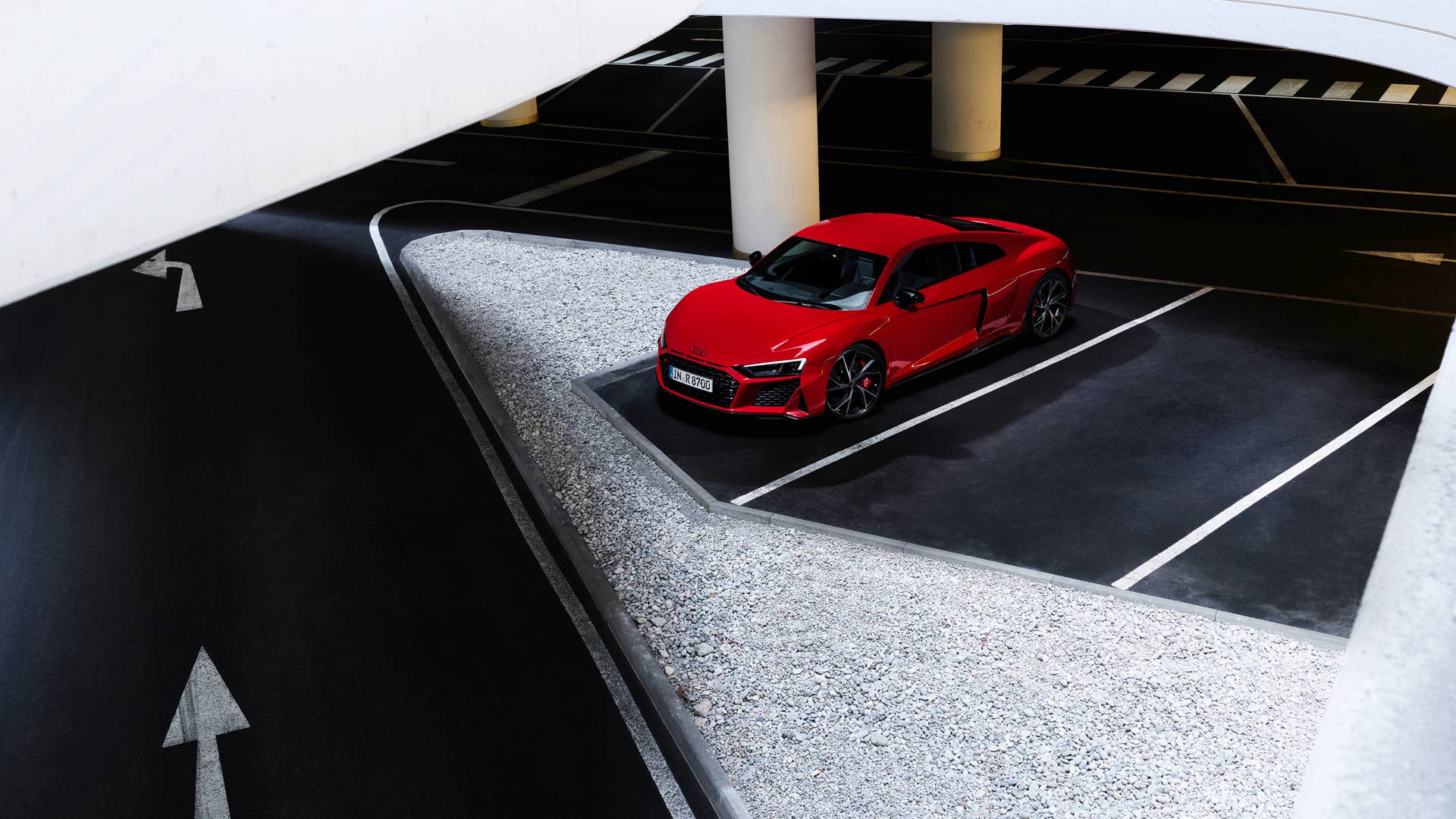 Static photo; Color: Tango red