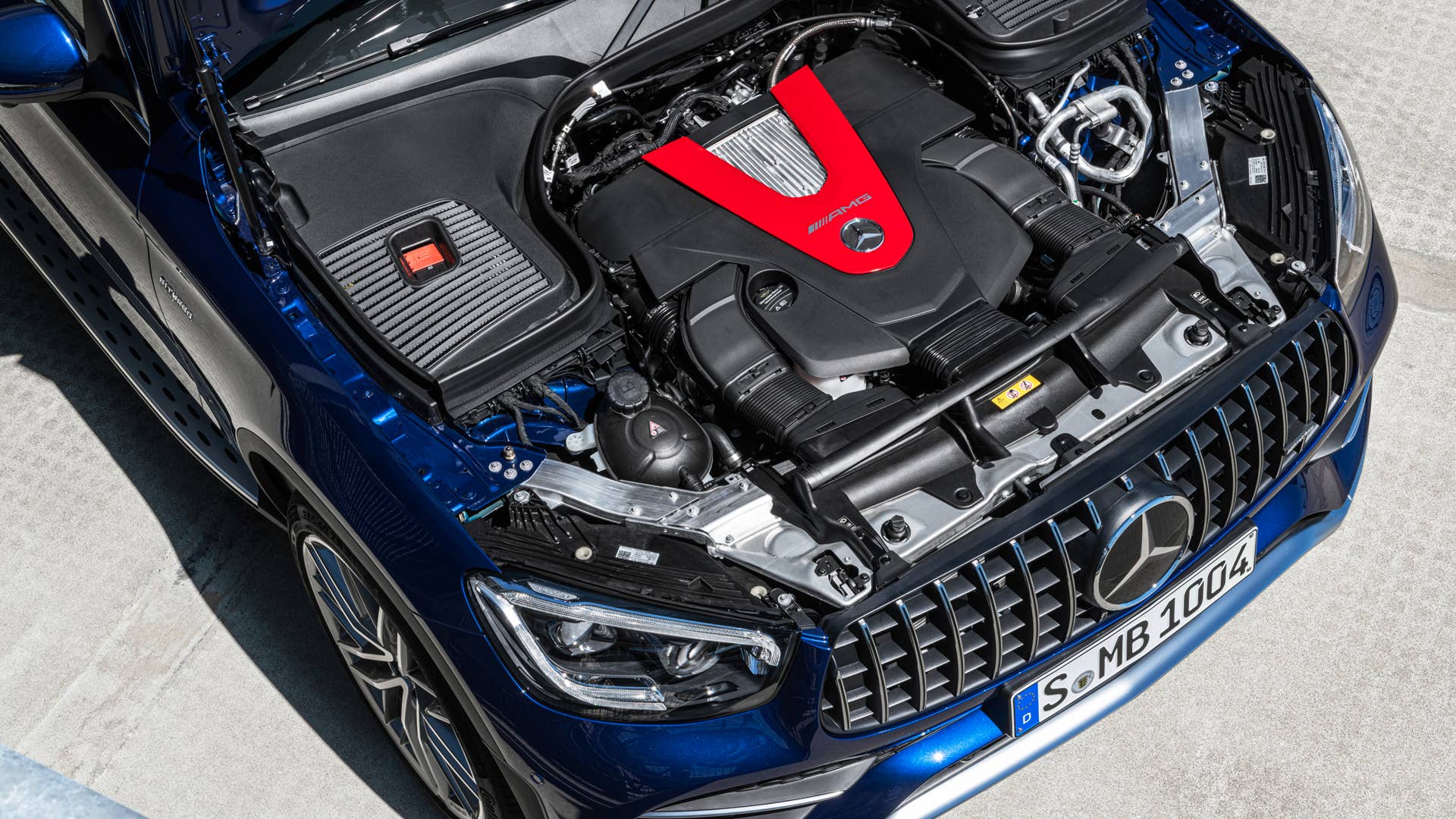 Mercedes-AMG GLC 43 4MATIC SUV (2019), Kraftstoffverbrauch kombiniert: 10,6-10,2 l/100 km; CO2-Emissionen kombiniert: 242-234 g/km // Fuel consumption combined: 10.6-10.2 l/100 km; Combined CO2 emissions: 242-234 g/km