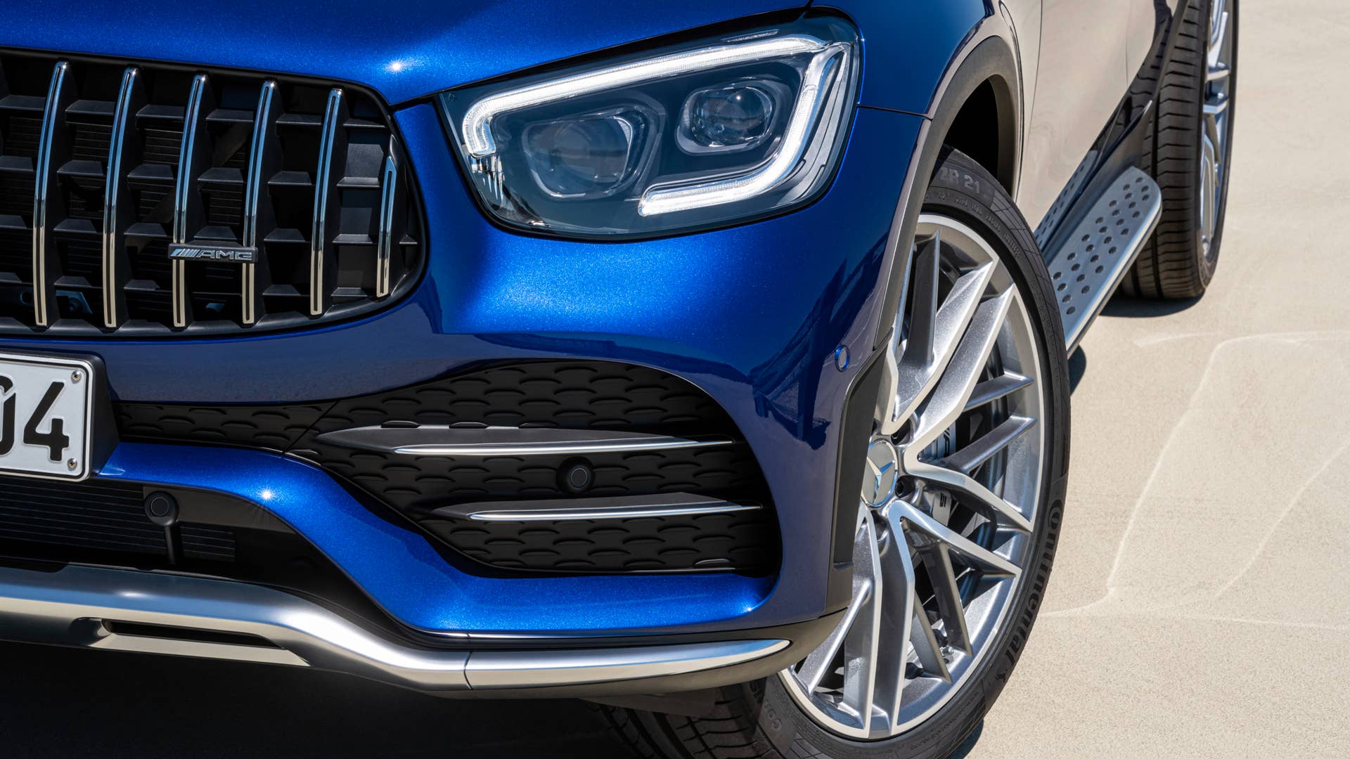 Mercedes-AMG GLC 43 4MATIC SUV (2019), Kraftstoffverbrauch kombiniert: 10,6-10,2 l/100 km; CO2-Emissionen kombiniert: 242-234 g/km // Fuel consumption combined: 10.6-10.2 l/100 km; Combined CO2 emissions: 242-234 g/km