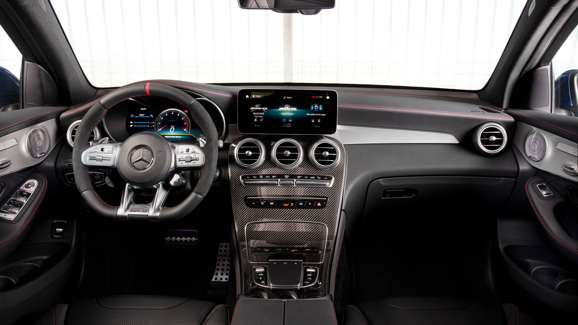 Mercedes-AMG GLC 43 4MATIC SUV (2019), Kraftstoffverbrauch kombiniert: 10,6-10,2 l/100 km; CO2-Emissionen kombiniert: 242-234 g/km // Fuel consumption combined: 10.6-10.2 l/100 km; Combined CO2 emissions: 242-234 g/km