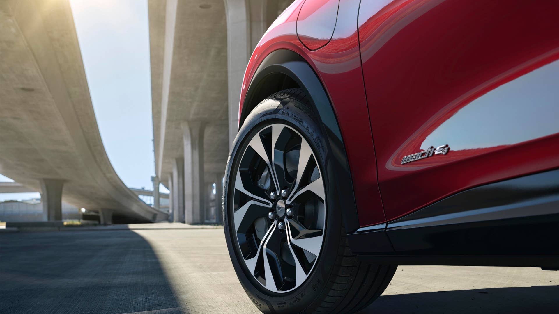 Mustang Mach-E comes equipped with 19-inch machined-face aluminum wheels with high gloss black-painted pockets.