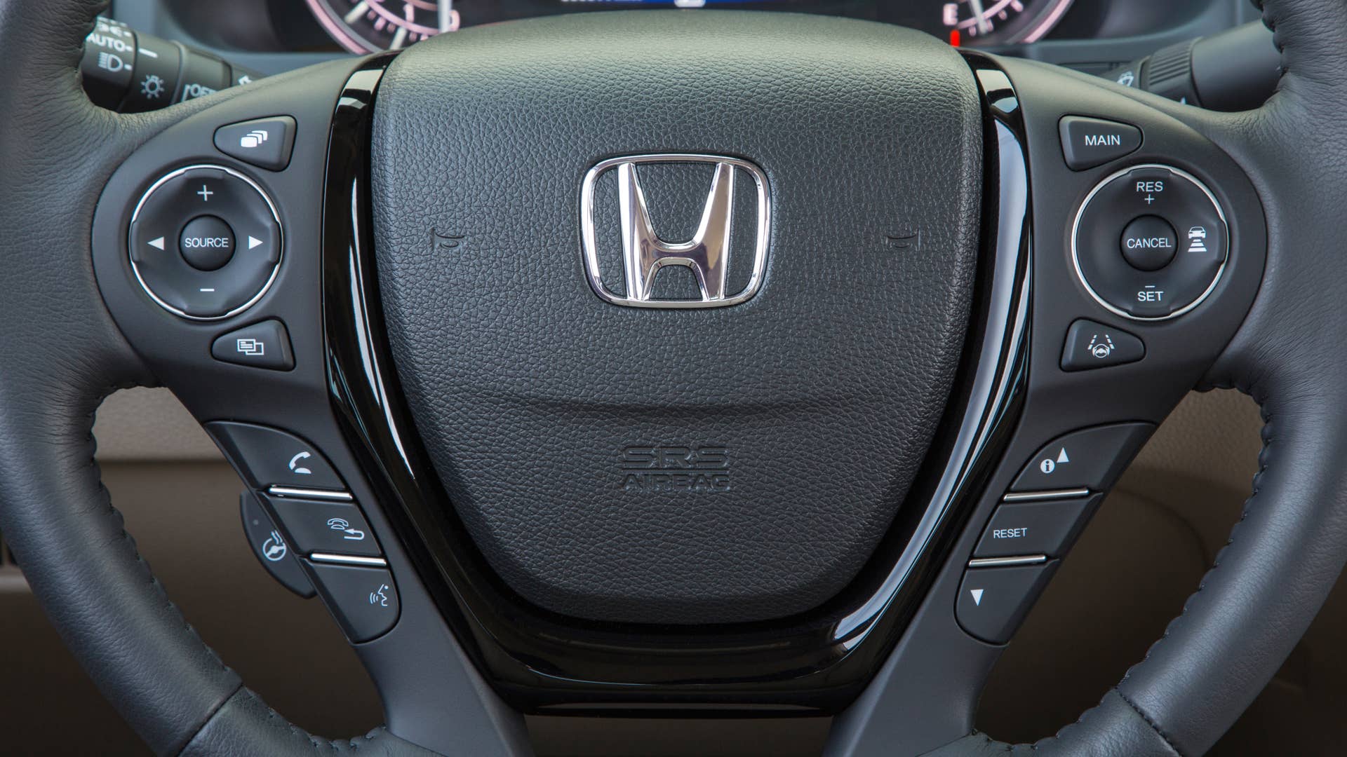 2018 Honda Ridgeline RTL-E in Deep Scarlet Pearl