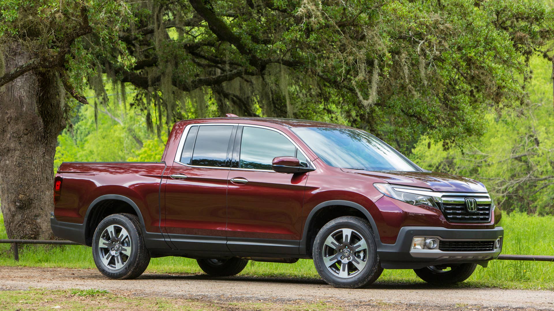 2018 Honda Ridgeline RTL-E in Deep Scarlet Pearl