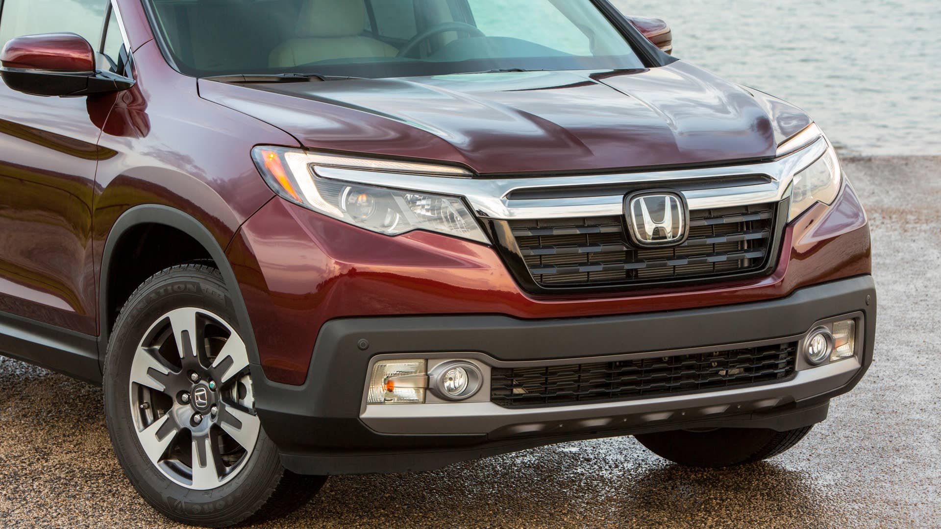 2018 Honda Ridgeline RTL-E in Deep Scarlet Pearl