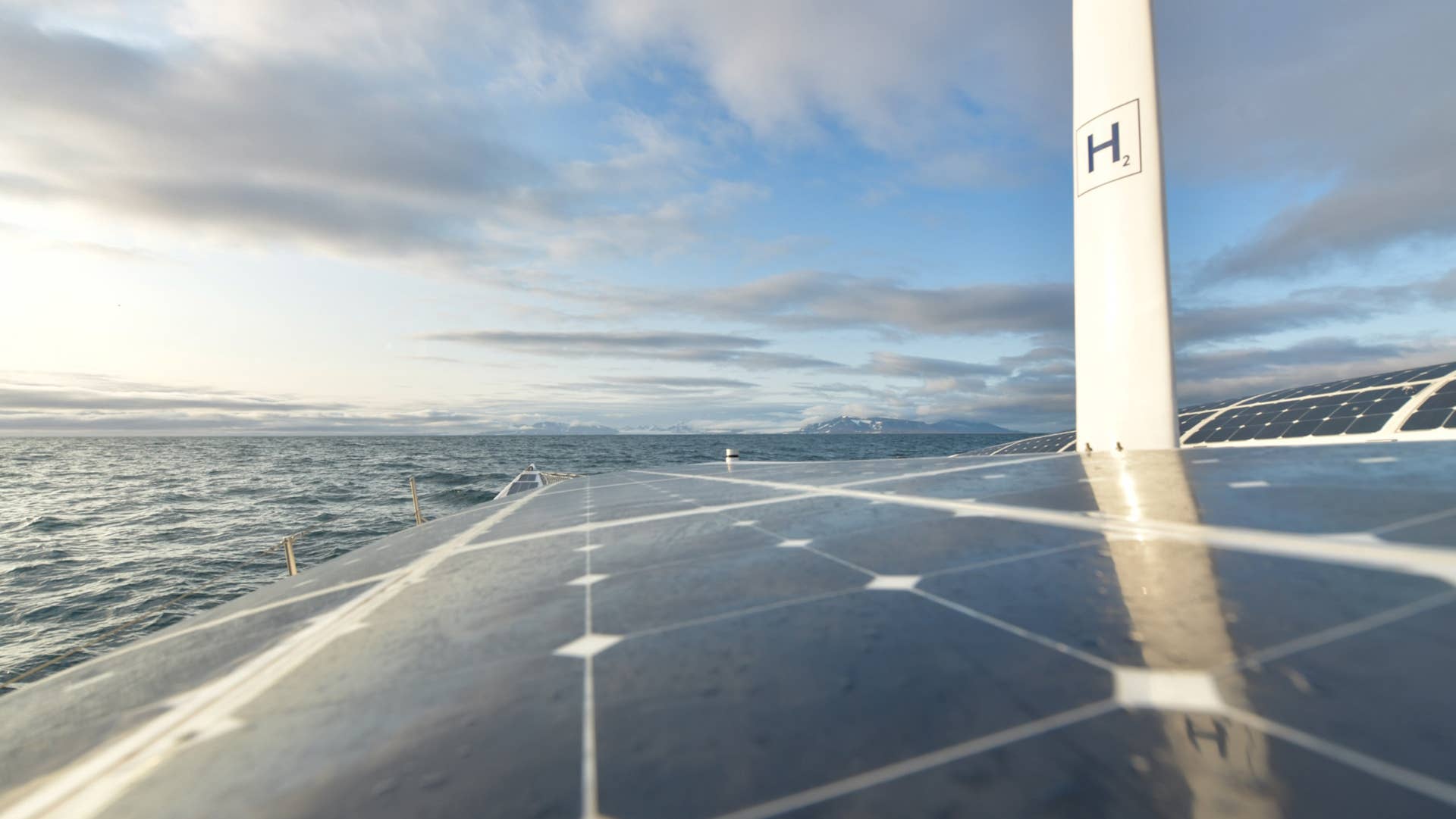 Fuel cell catamaran