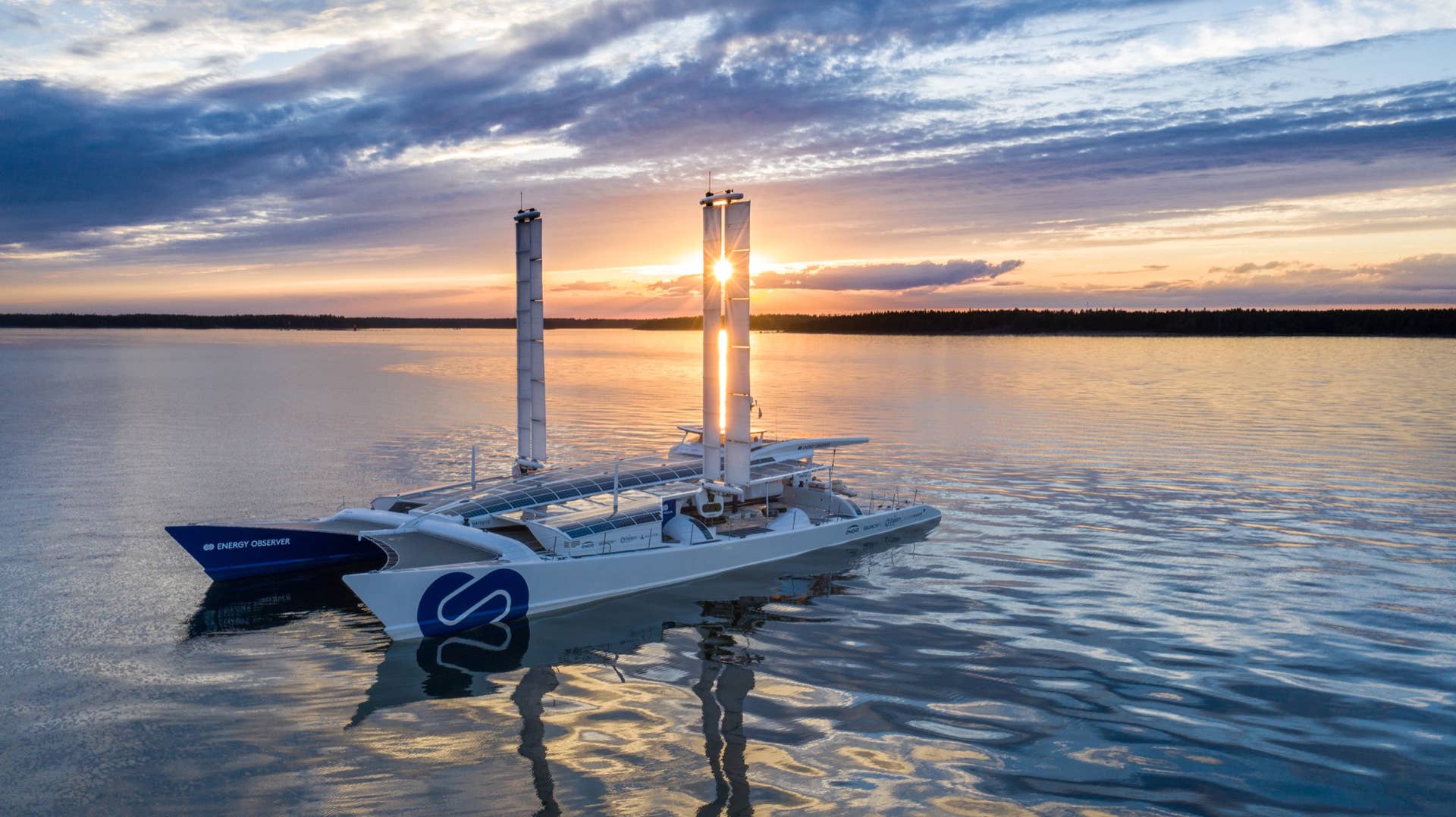 Fuel cell catamaran