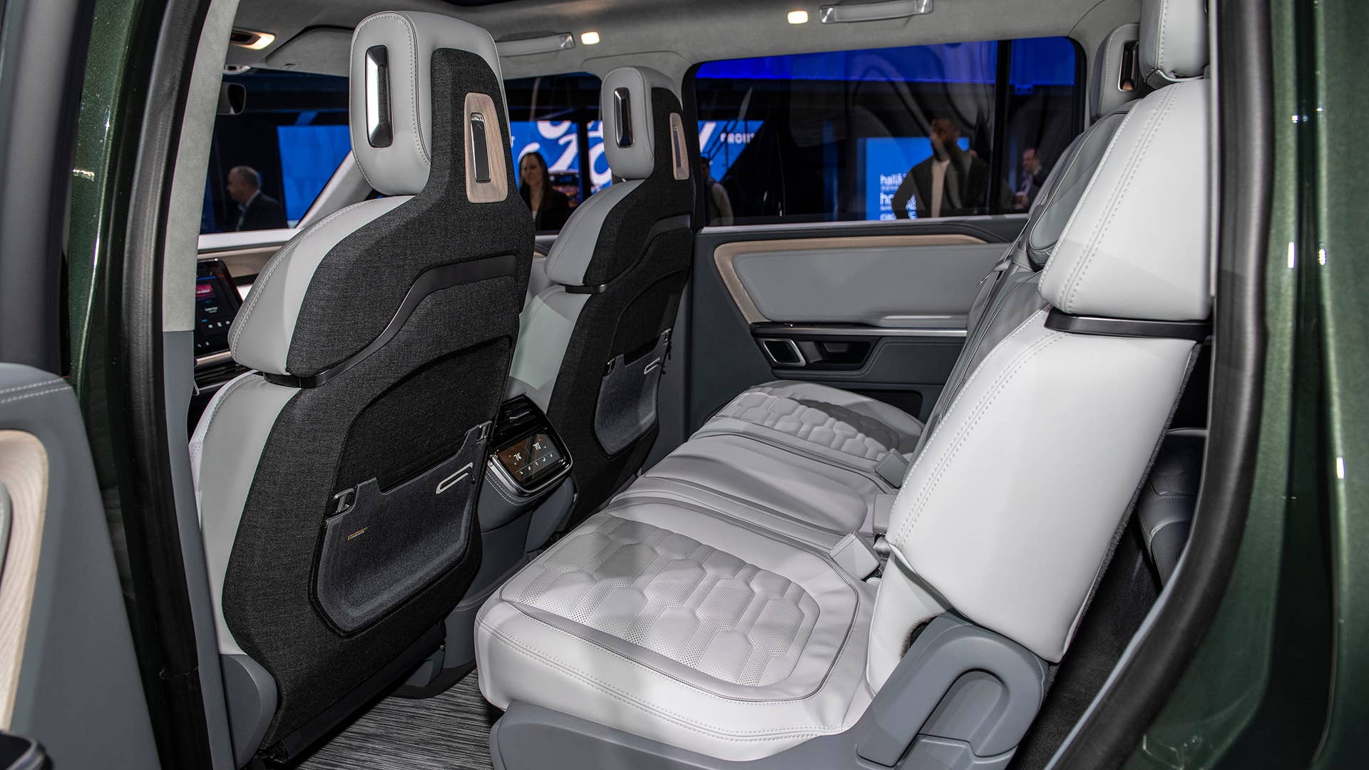 2021 Rivian R1S