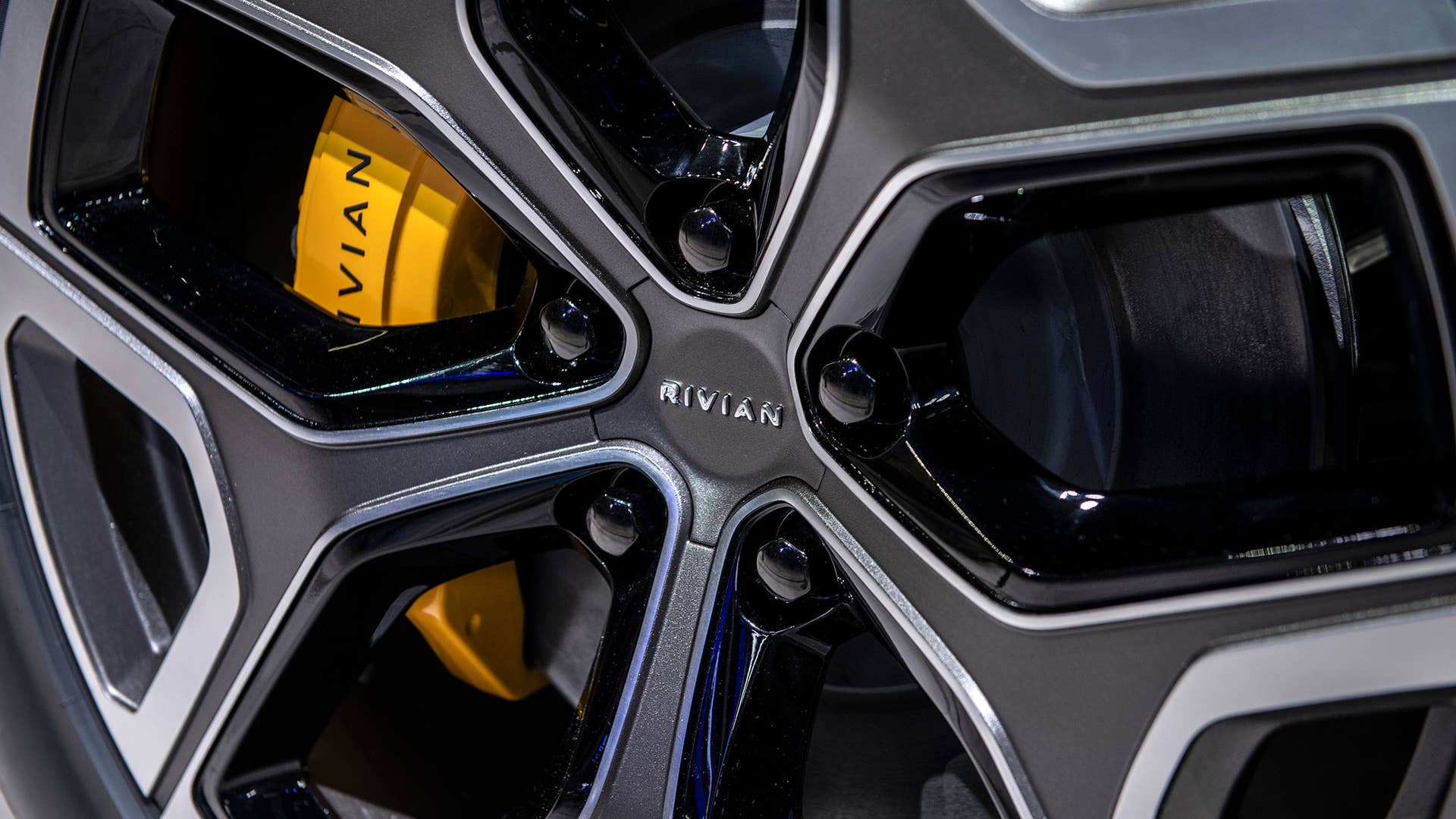 2021 Rivian R1S
