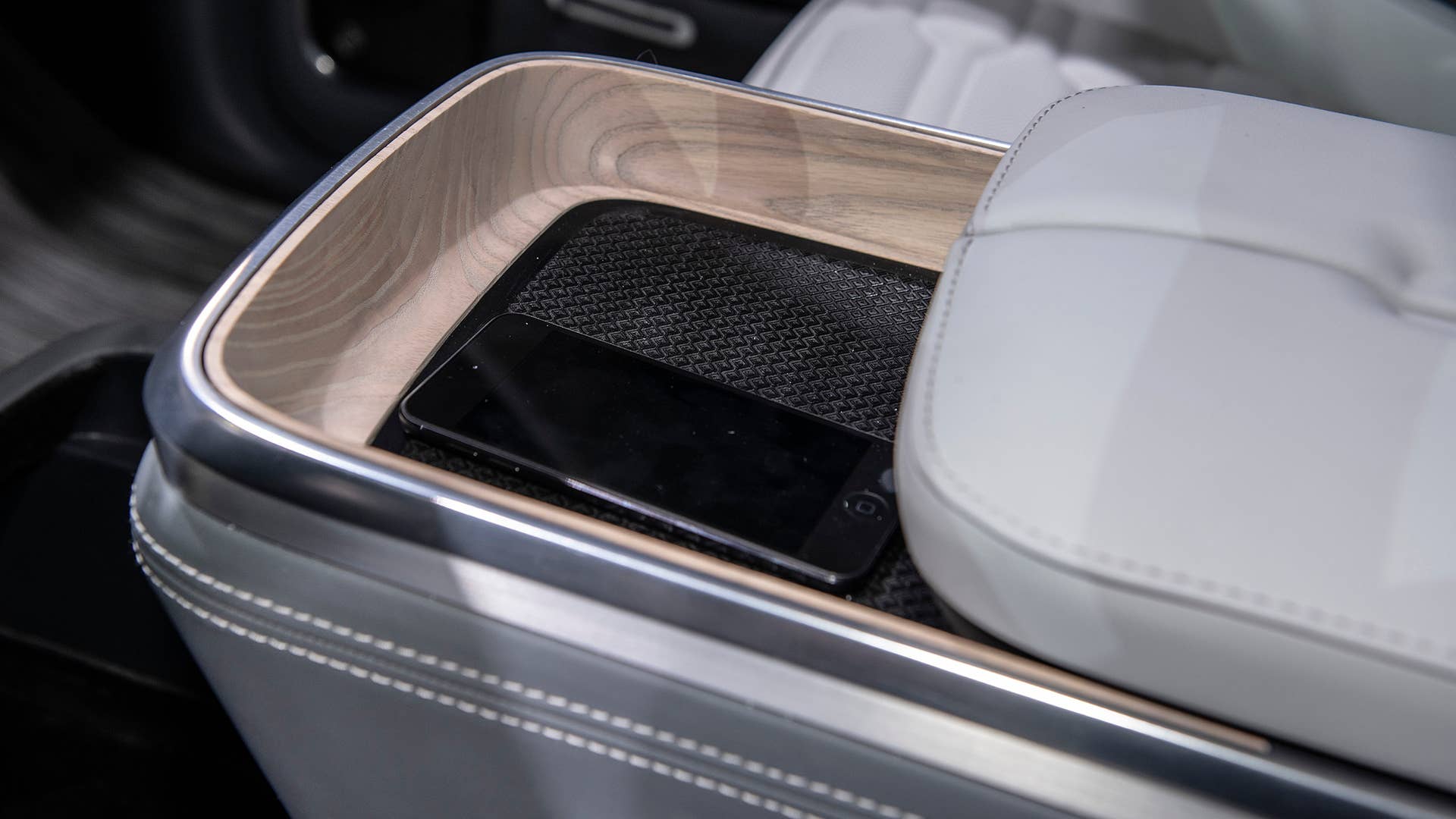 2021 Rivian R1S