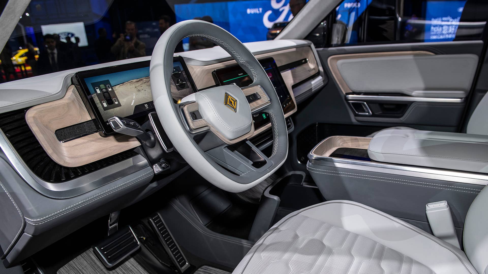 2021 Rivian R1S