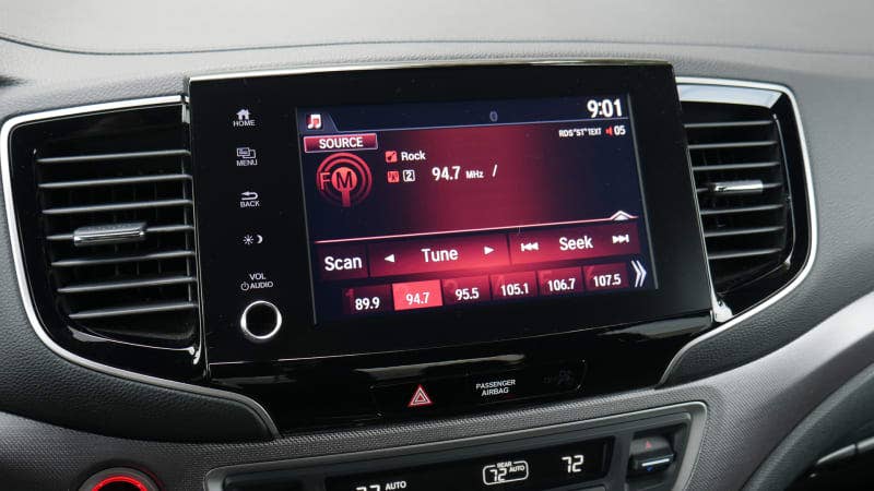2022 Honda Ridgeline Sport touchscreen