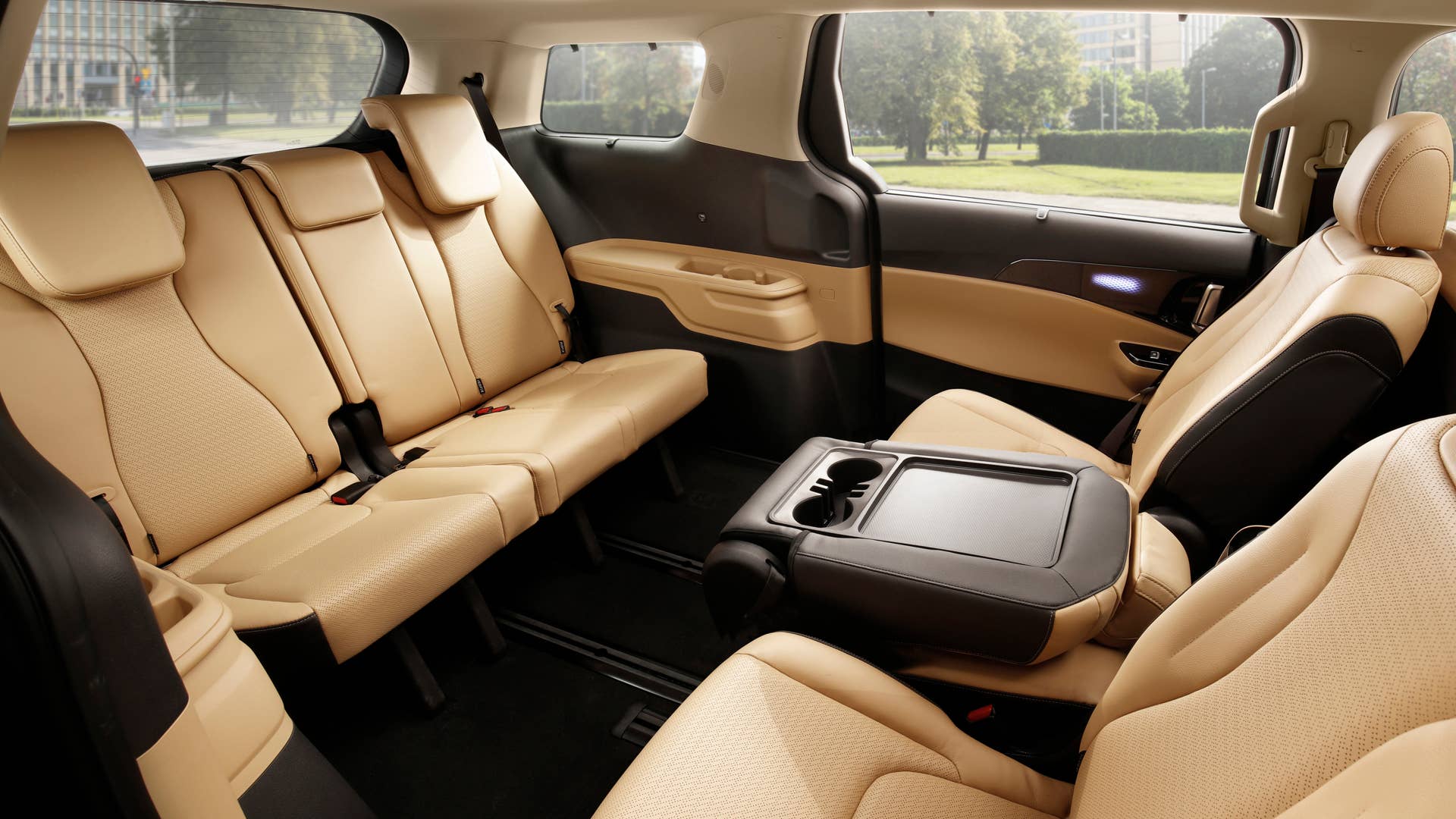 The Korean-market Kia Carnival, our Sedona, gets released online. It's grown longer by 1.5 inches and can set up to 11 people depending on market. Tech features include dual 12.3-inch screens and the ability for the driver to check on rear passengers via camera.