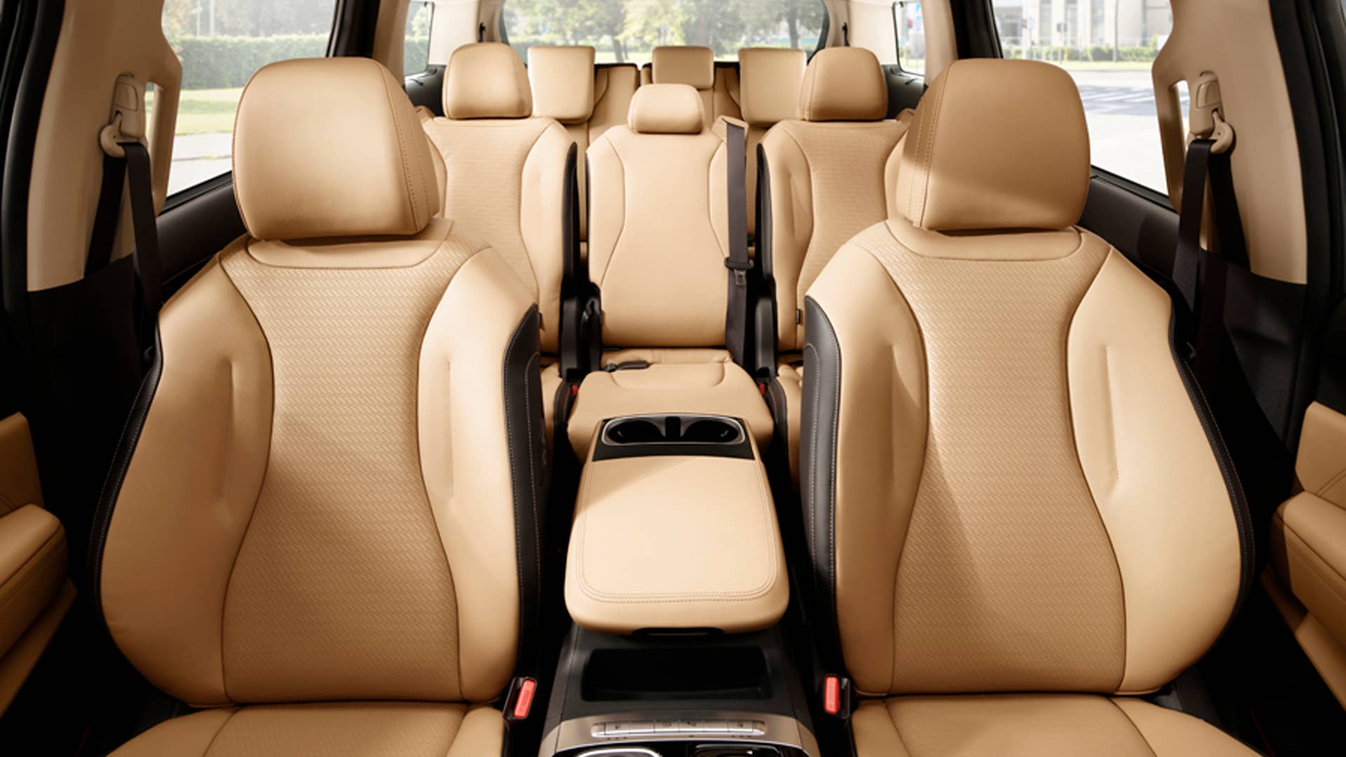The Korean-market Kia Carnival, our Sedona, gets released online. It's grown longer by 1.5 inches and can set up to 11 people depending on market. Tech features include dual 12.3-inch screens and the ability for the driver to check on rear passengers via camera.