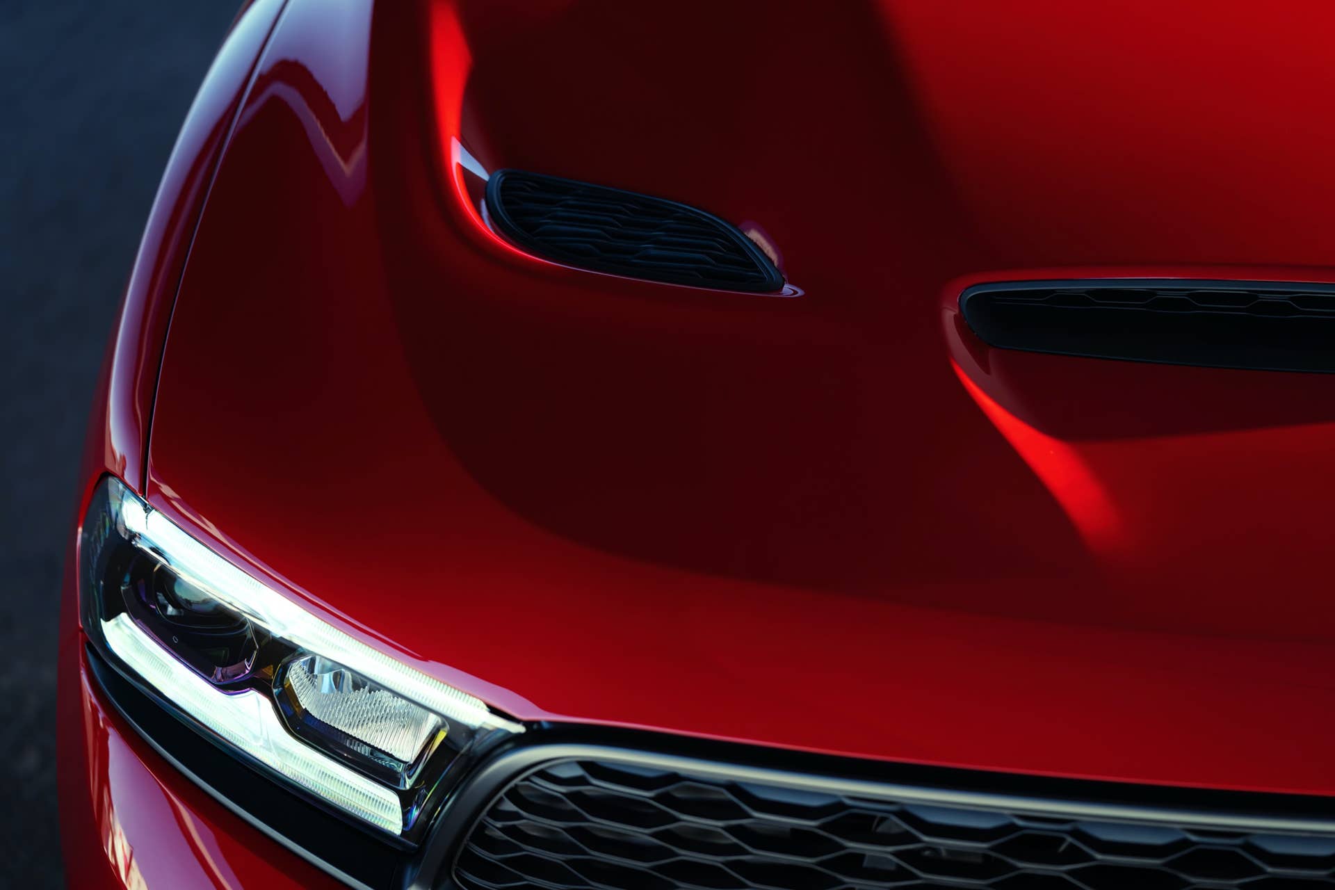 Dodge Durango R/T Tow N Go: The R/T Tow N Go leverages the SRT’s menacing looks, 5.7-liter HEMI V-8 performance, unmatched, best-in-class towing of 8,700 lbs. and an increased top speed of 145 mph
