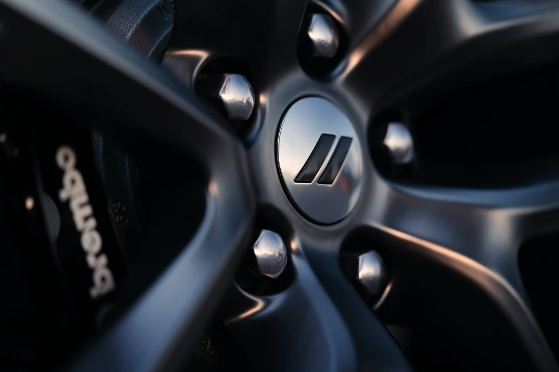 Dodge Durango R/T Tow N Go: Standard 20-inch-by-10-inch Hyper Black wheel
