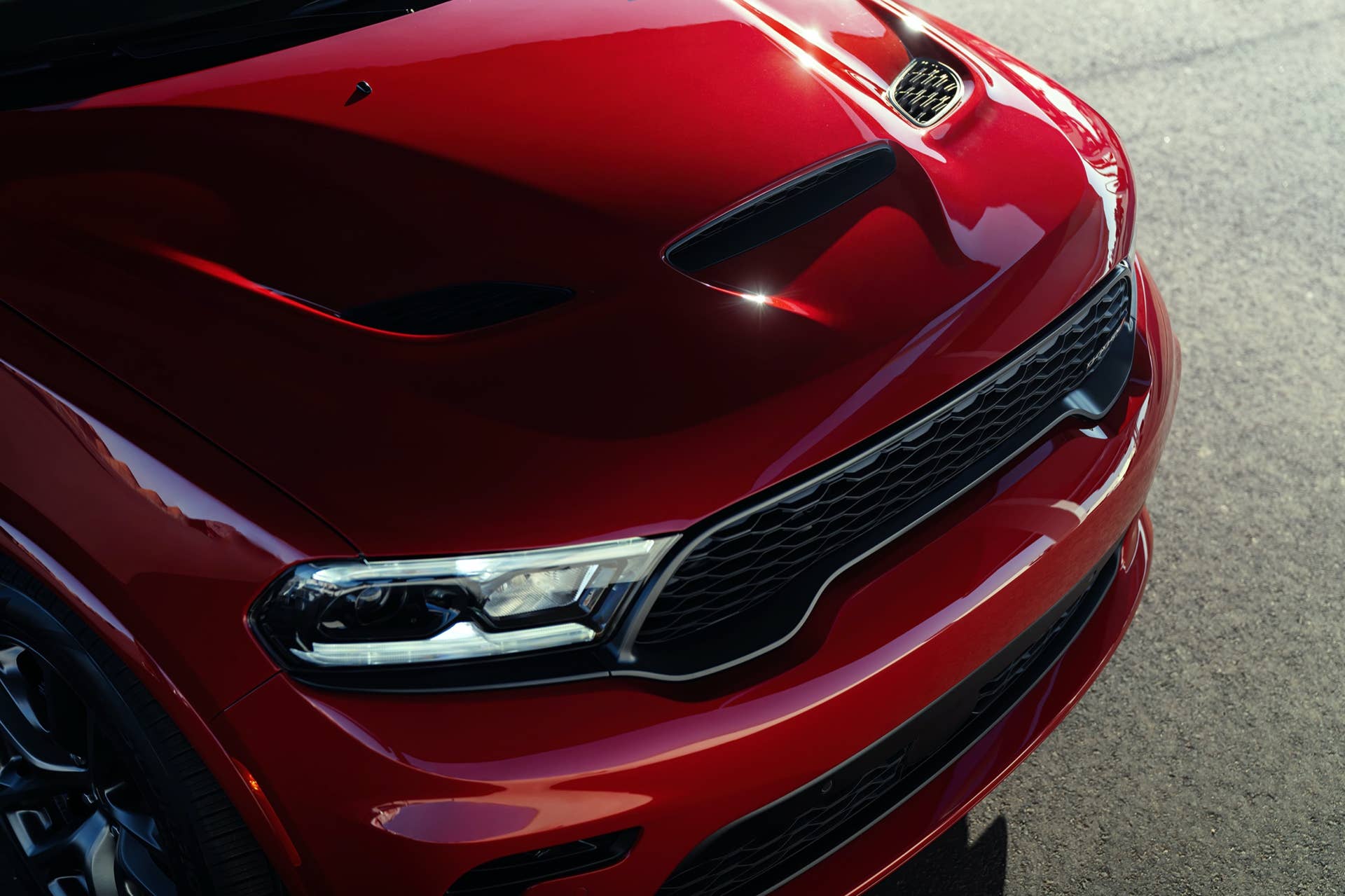 Dodge Durango R/T Tow N Go: The R/T Tow N Go leverages the SRT’s menacing looks, 5.7-liter HEMI V-8 performance, unmatched, best-in-class towing of 8,700 lbs. and an increased top speed of 145 mph