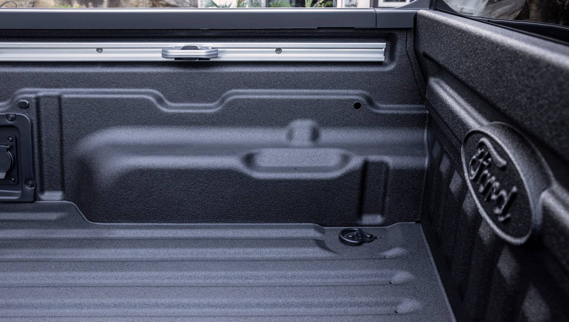 2022 Ford Maverick FLEXBED™. Preproduction vehicle with optional equipment shown. Available fall 2021.