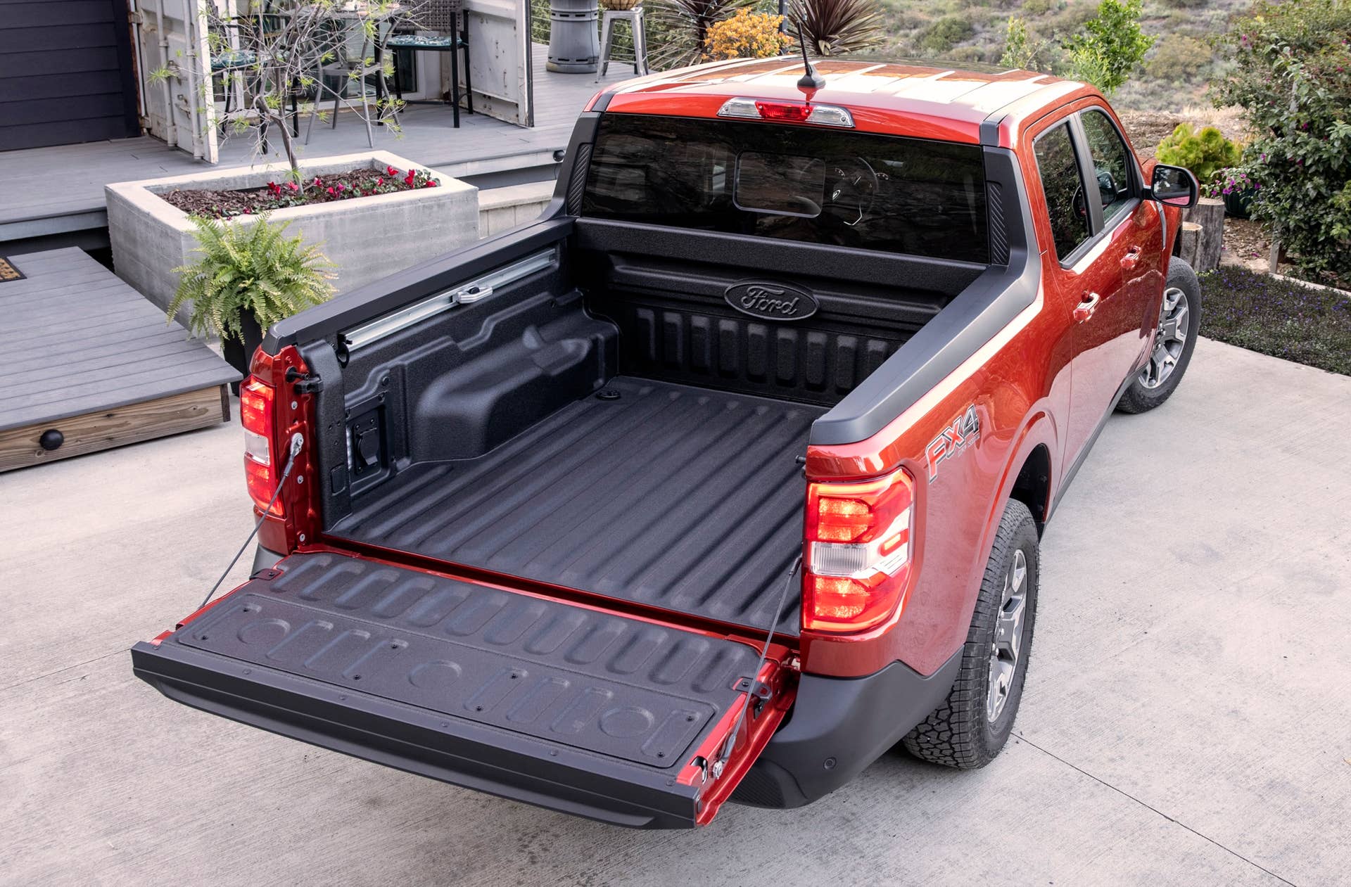 2022 Ford Maverick FLEXBED™. Preproduction vehicle with optional equipment shown. Available fall 2021.