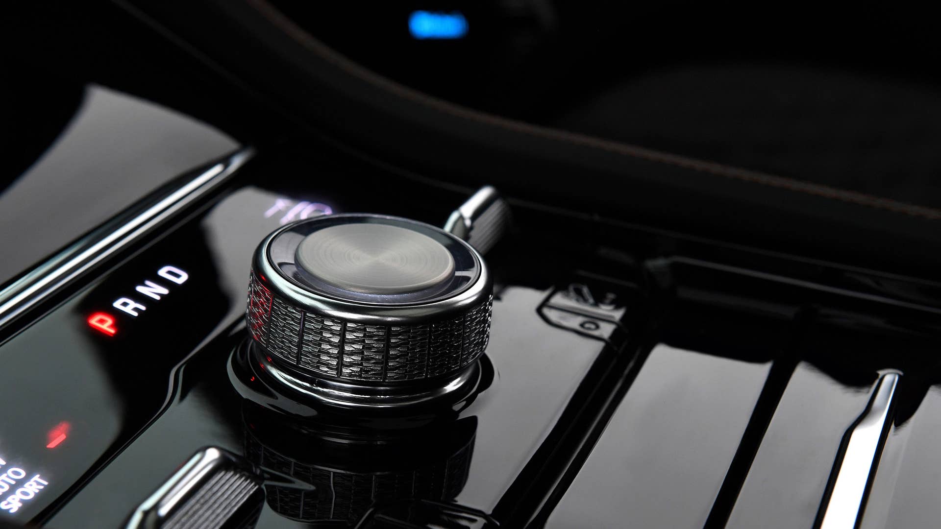 The all-new 2022 Jeep® Grand Cherokee features an all-new driver control center with metal rotary shifter and ride height and Selec-Terrain switches.