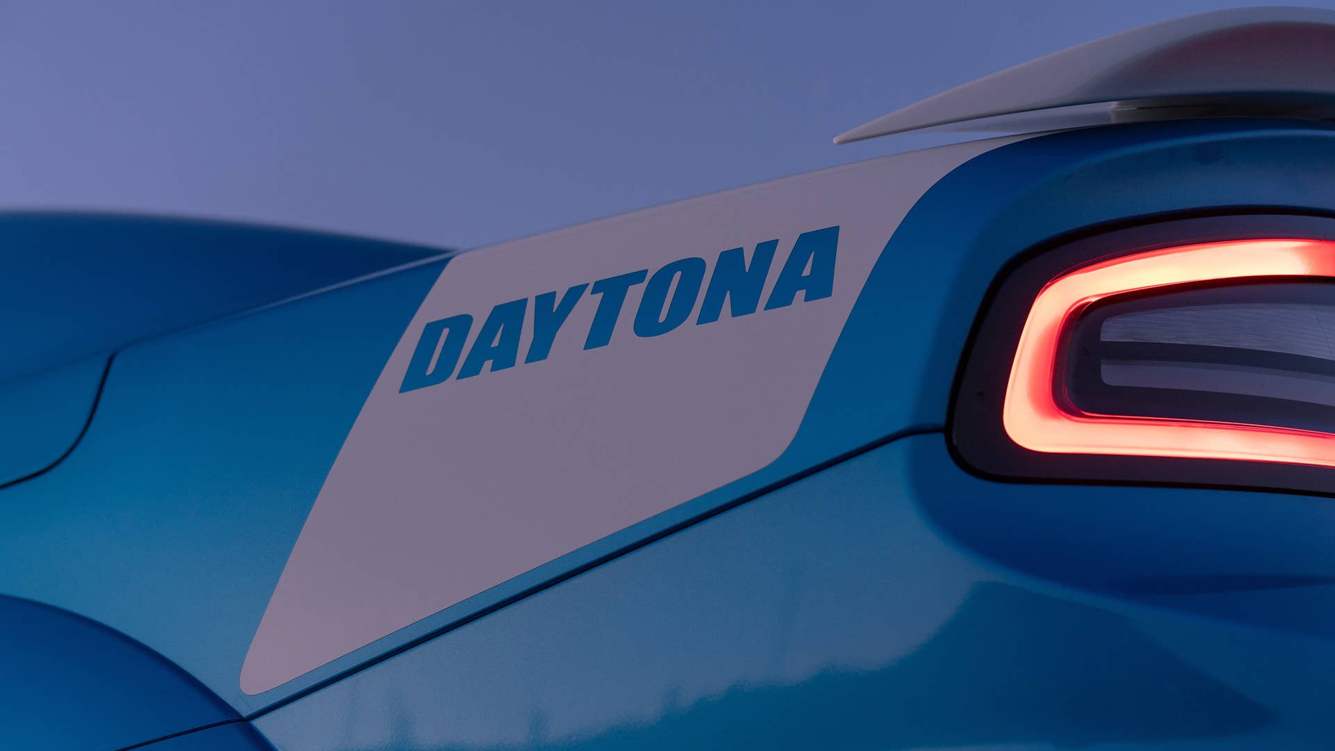 As a nod to its design heritage, the Charger Daytona 50th Anniversary Edition features a unique “Daytona” decklid and rear-quarter decal with matching spoiler.