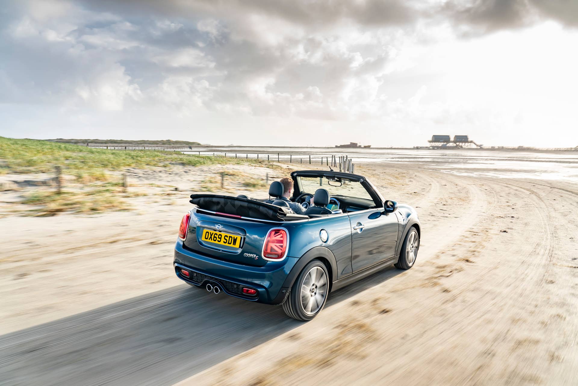 Resurrecting a name for an appearance package from 2007, the Mini Convertible Sidewalk pairs exclusive Deep Laguna Metallic with special wheels and Mini Yours interior options.