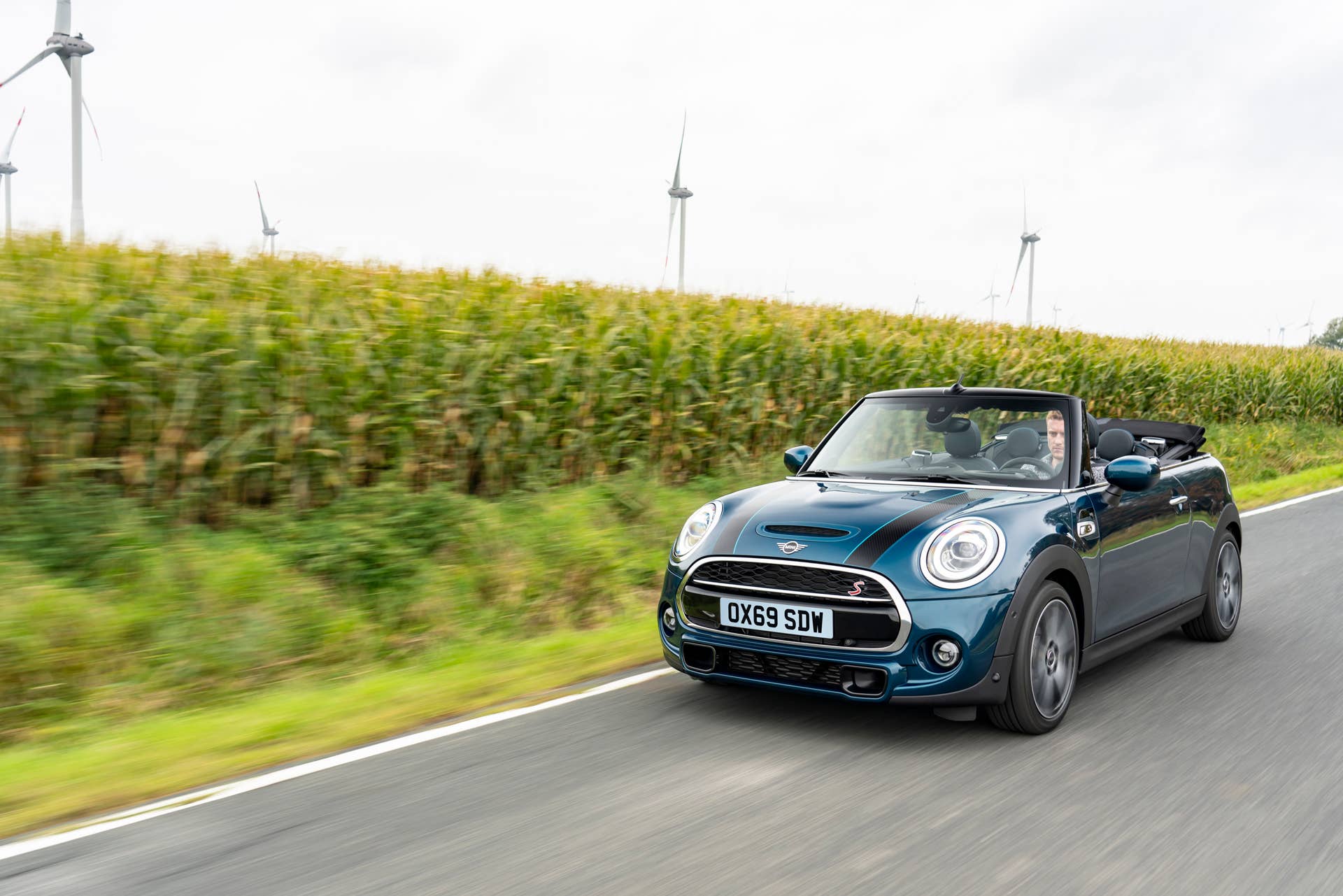 Resurrecting a name for an appearance package from 2007, the Mini Convertible Sidewalk pairs exclusive Deep Laguna Metallic with special wheels and Mini Yours interior options.