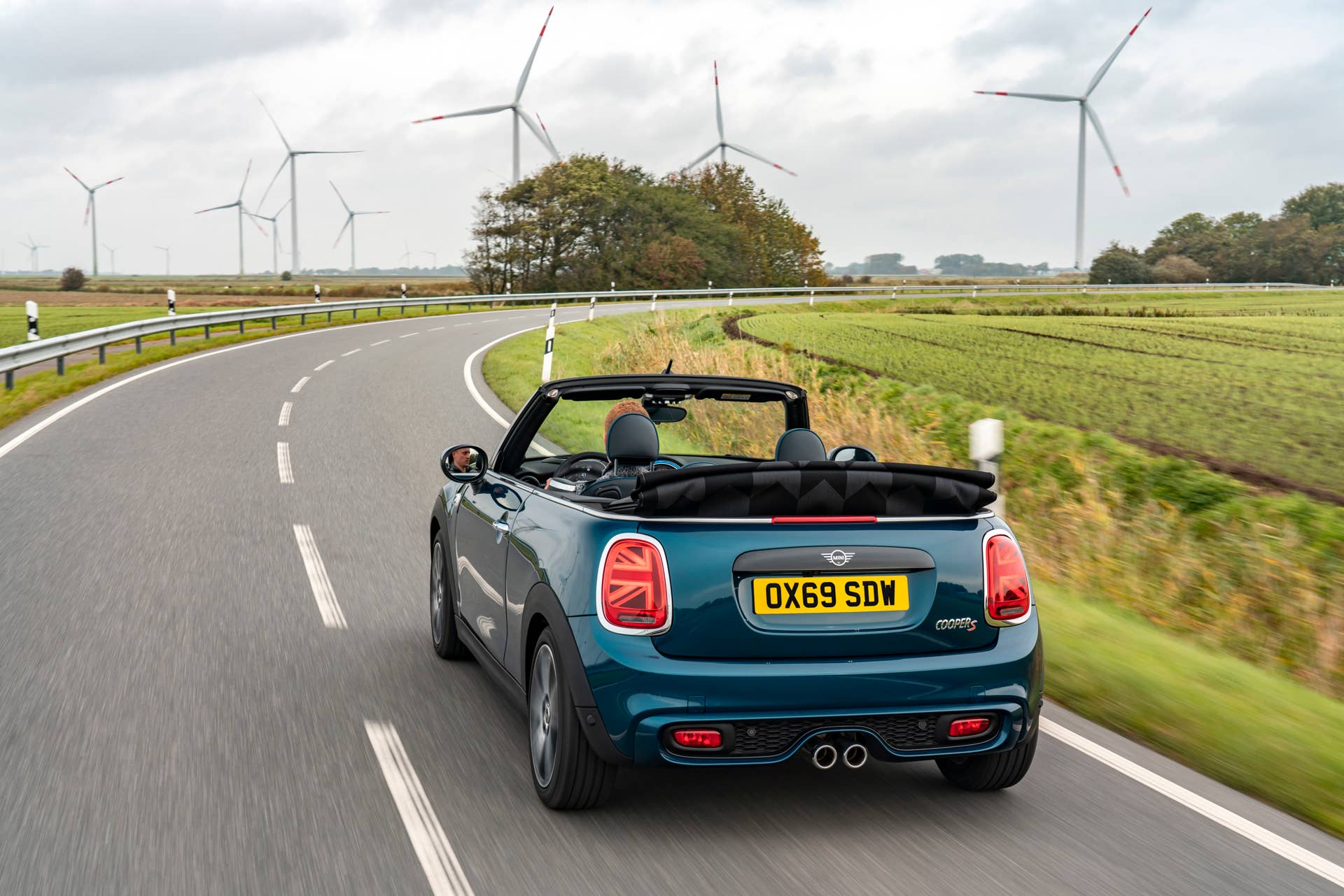 Resurrecting a name for an appearance package from 2007, the Mini Convertible Sidewalk pairs exclusive Deep Laguna Metallic with special wheels and Mini Yours interior options.
