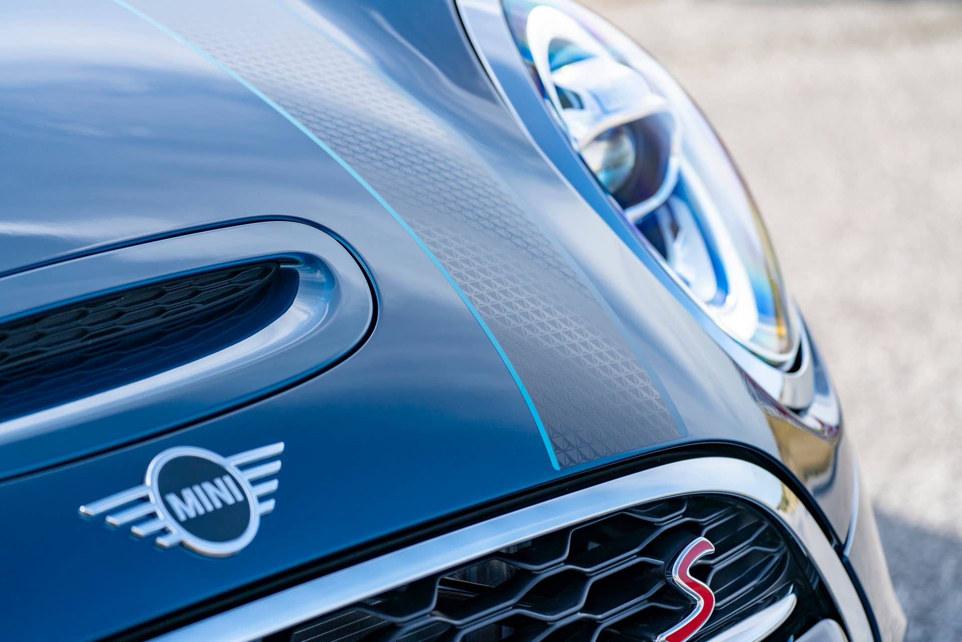 Resurrecting a name for an appearance package from 2007, the Mini Convertible Sidewalk pairs exclusive Deep Laguna Metallic with special wheels and Mini Yours interior options.