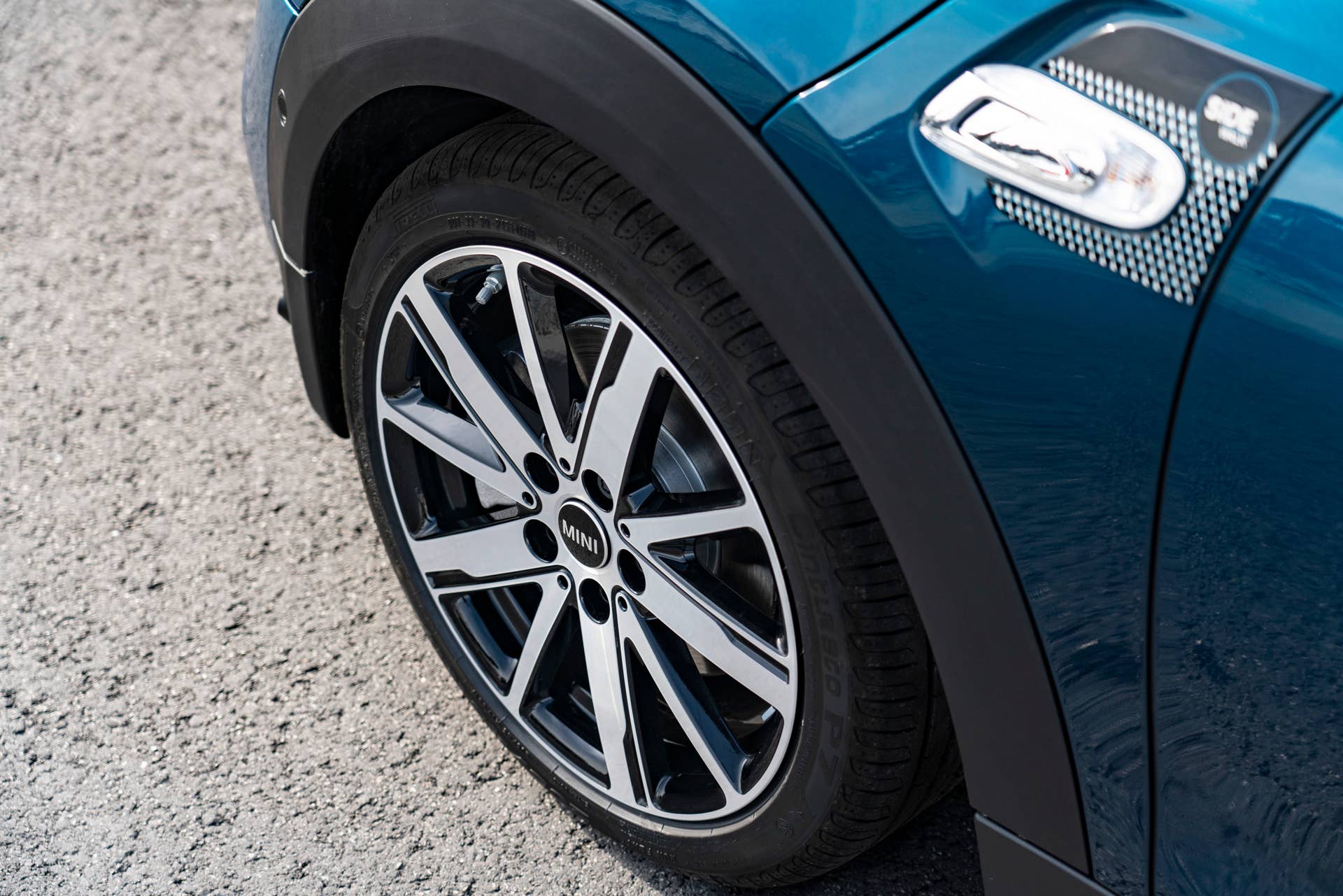 Resurrecting a name for an appearance package from 2007, the Mini Convertible Sidewalk pairs exclusive Deep Laguna Metallic with special wheels and Mini Yours interior options.
