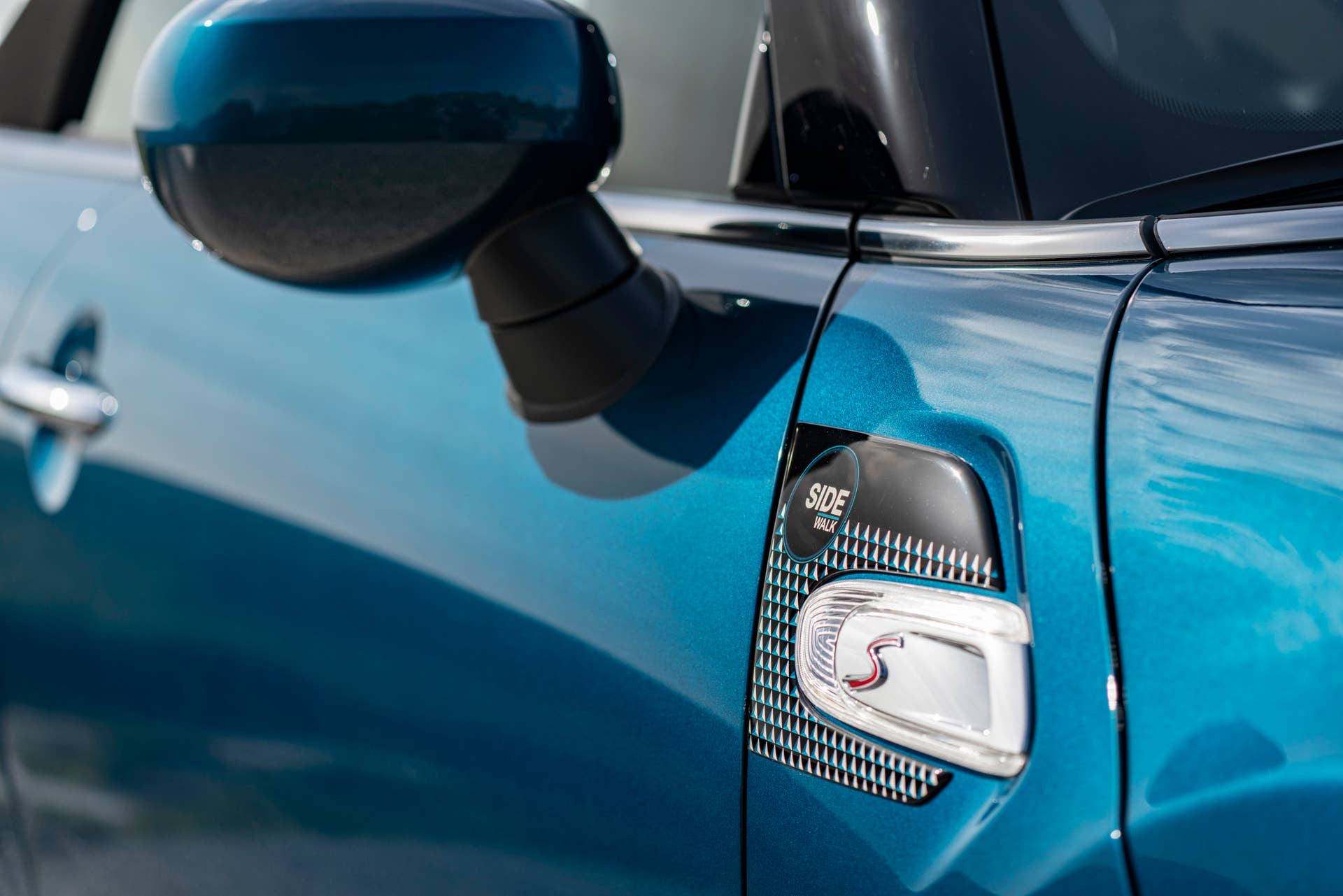Resurrecting a name for an appearance package from 2007, the Mini Convertible Sidewalk pairs exclusive Deep Laguna Metallic with special wheels and Mini Yours interior options.