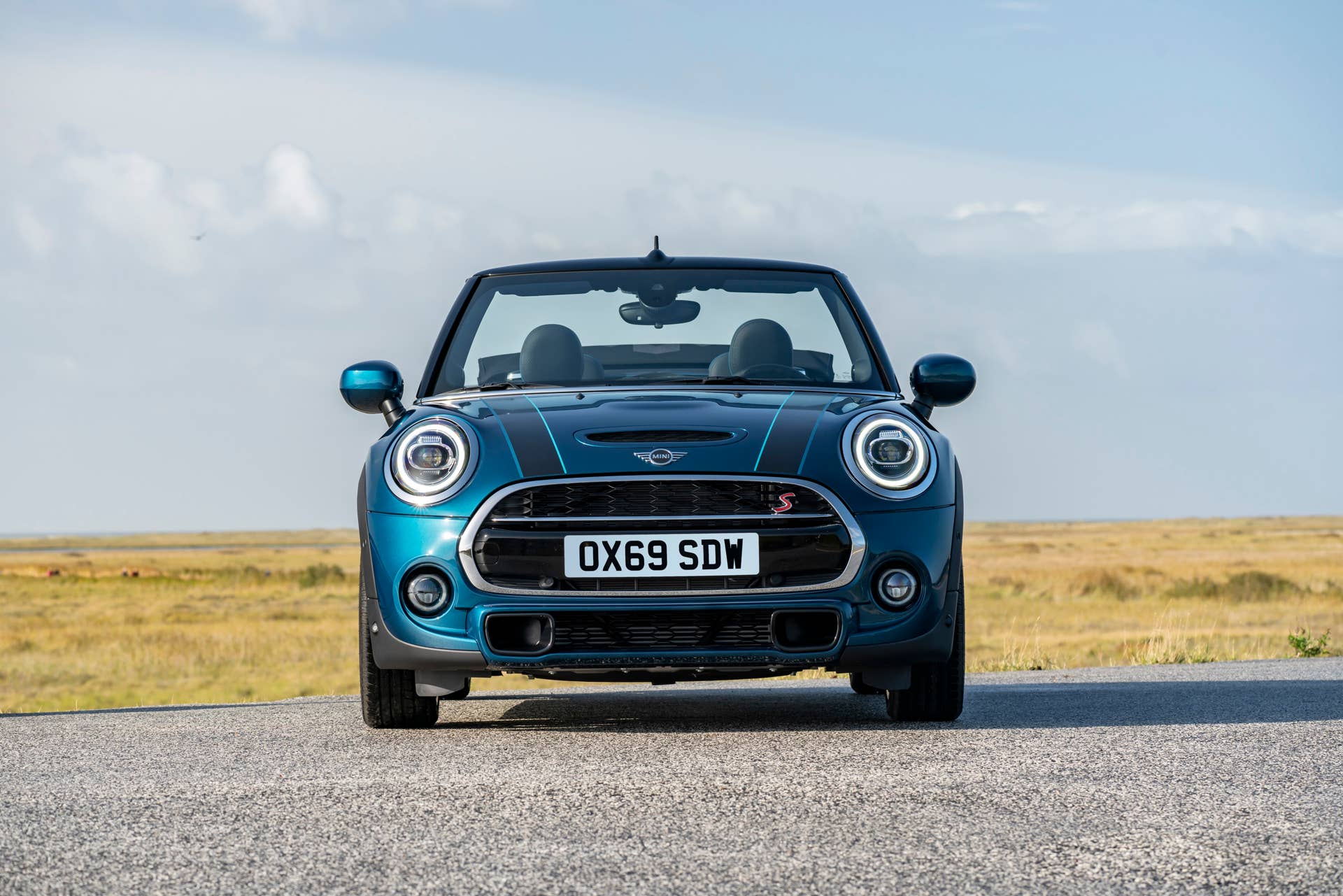 Resurrecting a name for an appearance package from 2007, the Mini Convertible Sidewalk pairs exclusive Deep Laguna Metallic with special wheels and Mini Yours interior options.