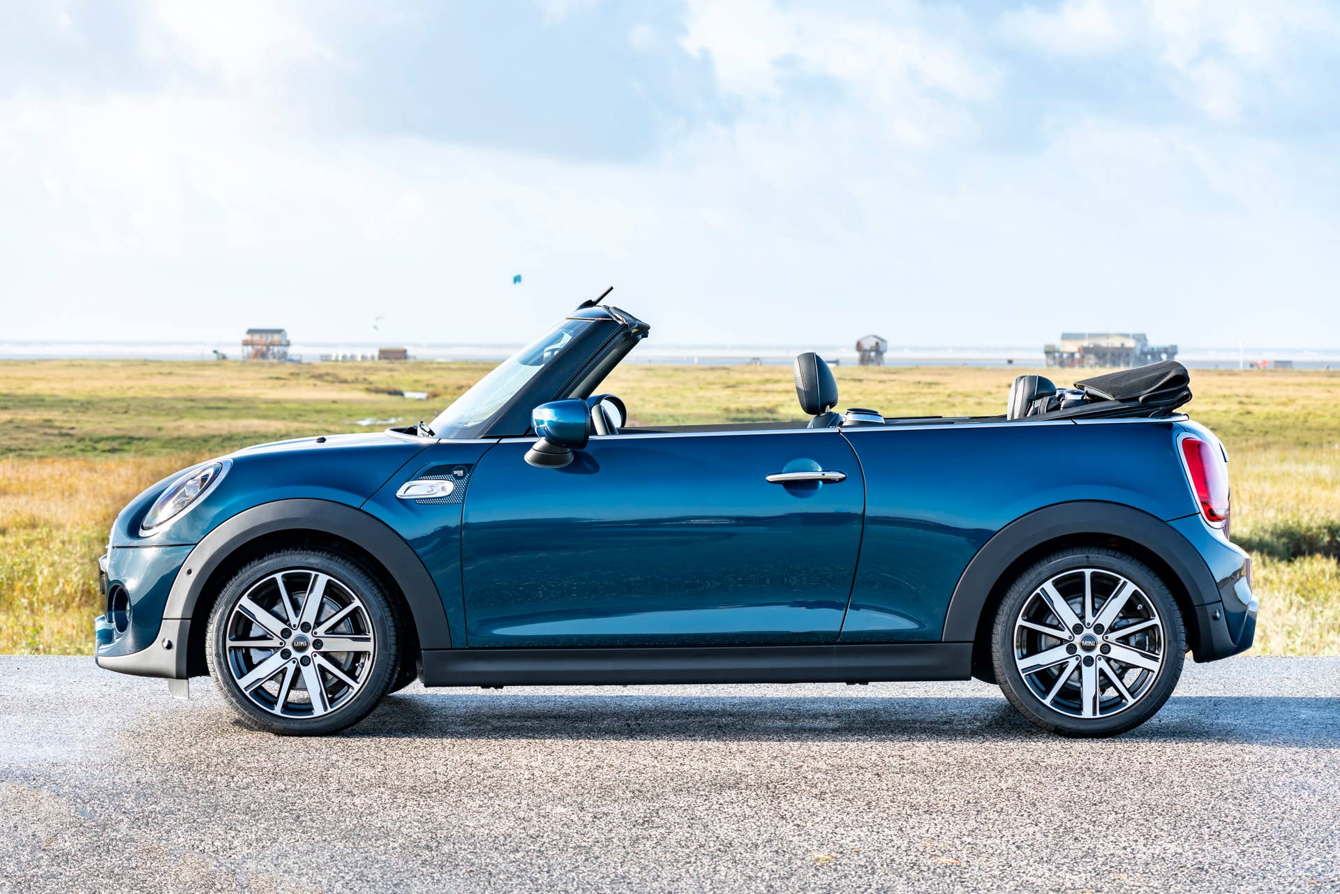 Resurrecting a name for an appearance package from 2007, the Mini Convertible Sidewalk pairs exclusive Deep Laguna Metallic with special wheels and Mini Yours interior options.