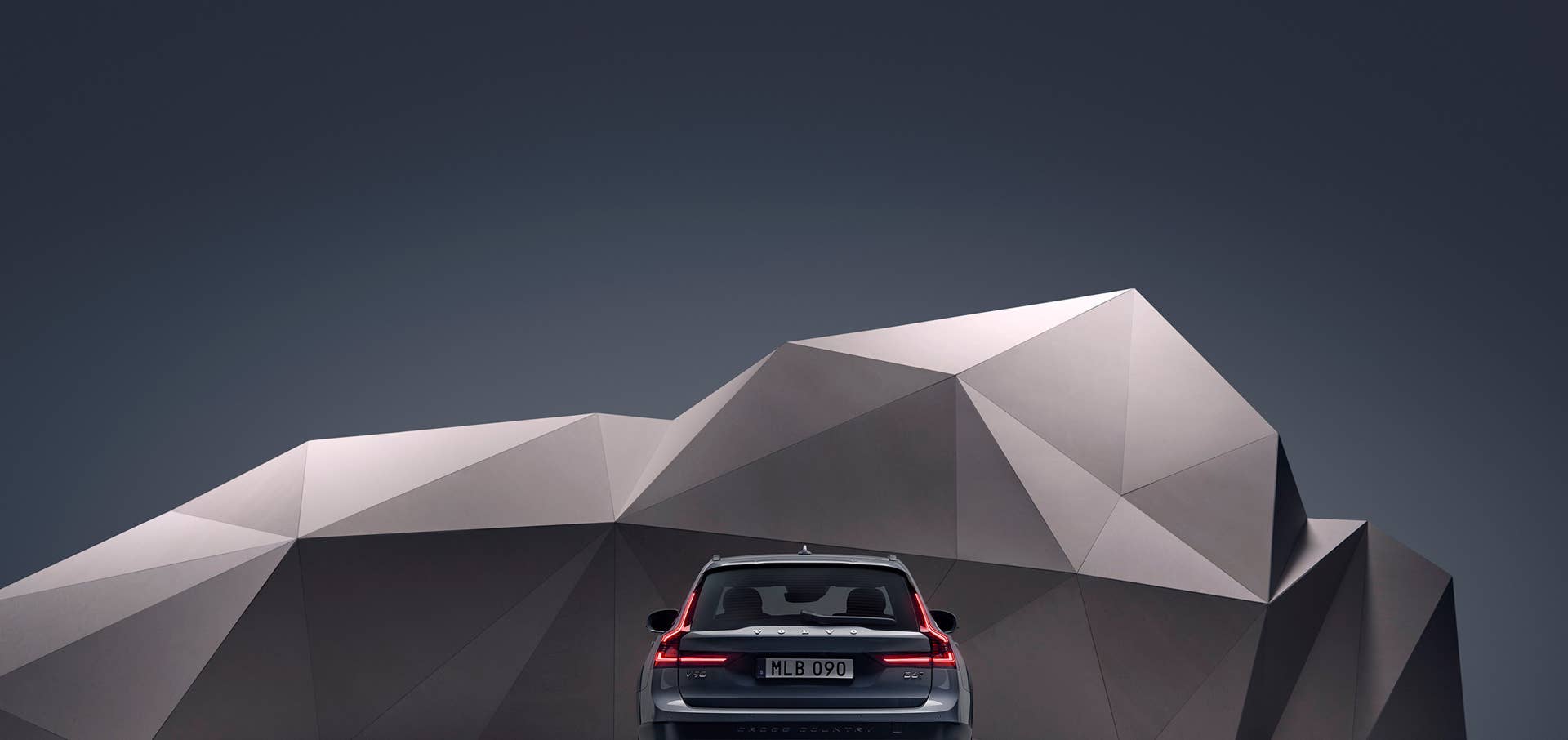 Studio images - the refreshed Volvo V90 B6 AWD Cross Country in Thunder Grey