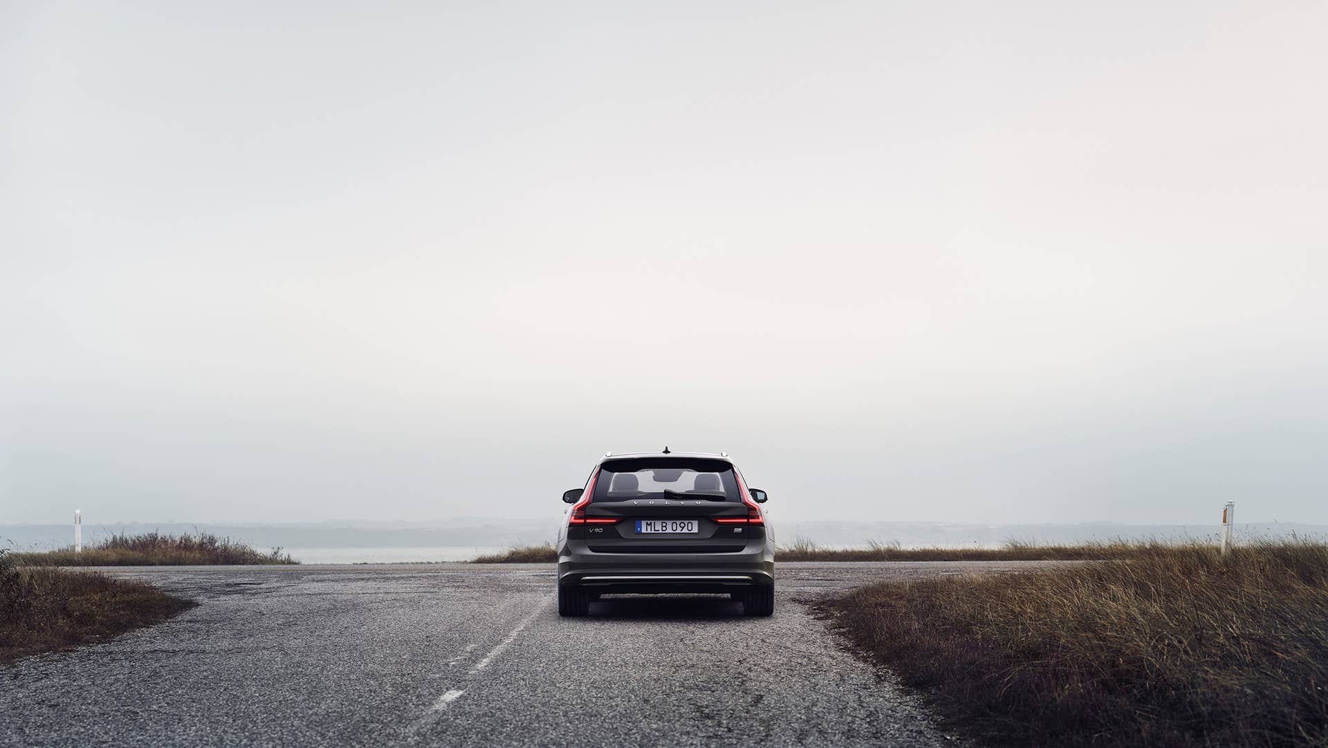 The refreshed Volvo V90 Recharge T8 plug-in hybrid in Platinum Grey