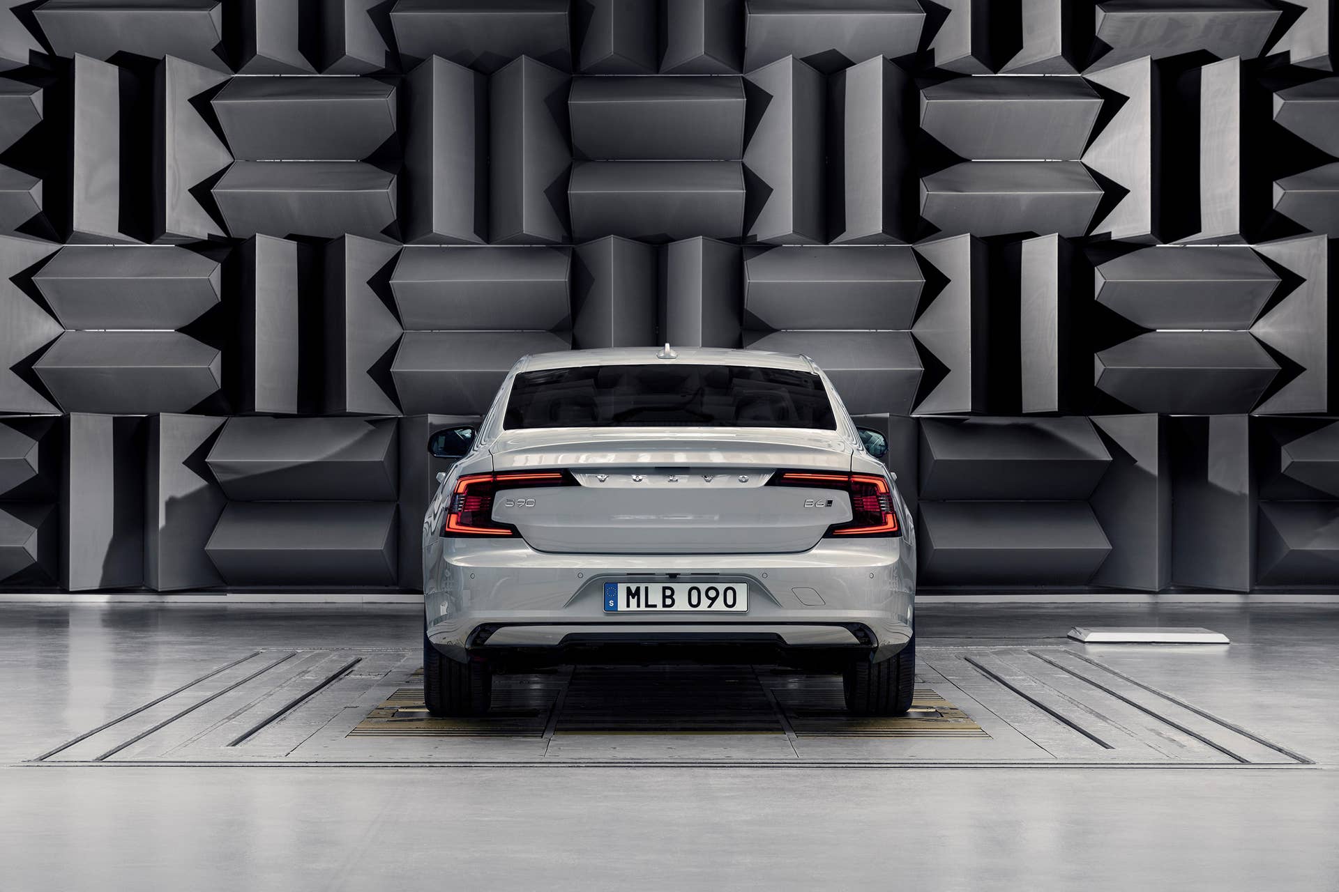 The refreshed Volvo V90/S90 Interior Detail - Bowers & Wilkins Premium Sound