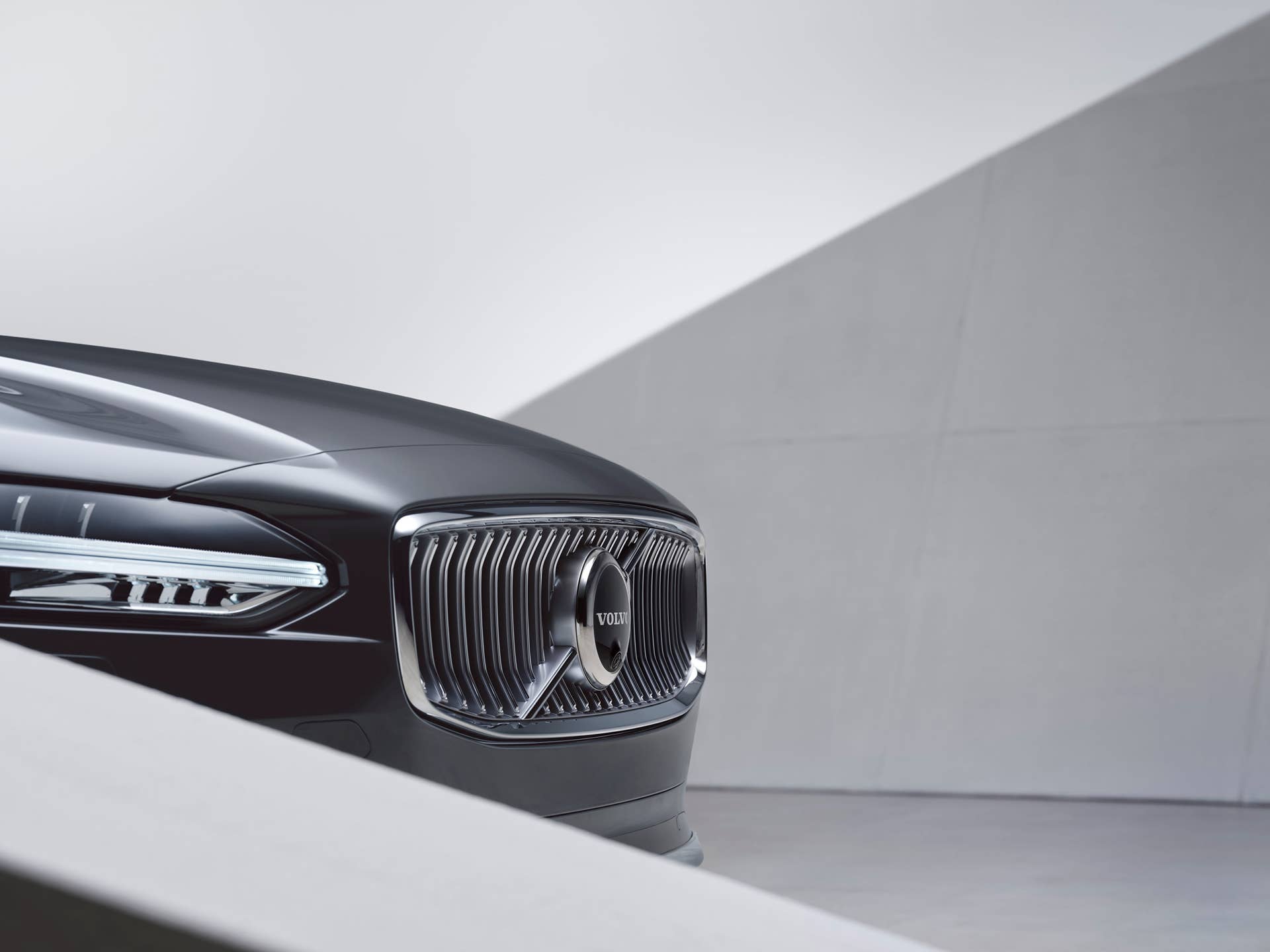 Studio images - The refreshed Volvo S90 Recharge T8