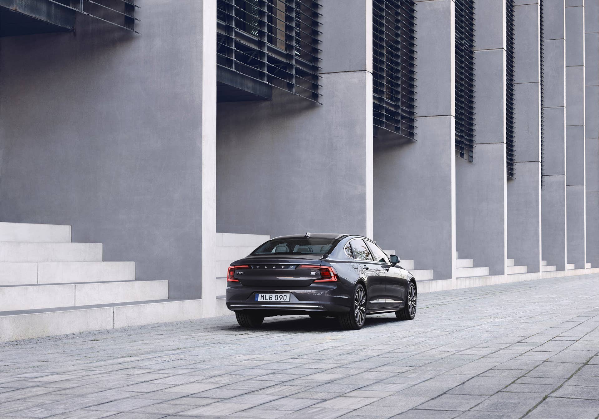 The refreshed Volvo S90 Recharge T8 plug-in hybrid in Platinum Grey