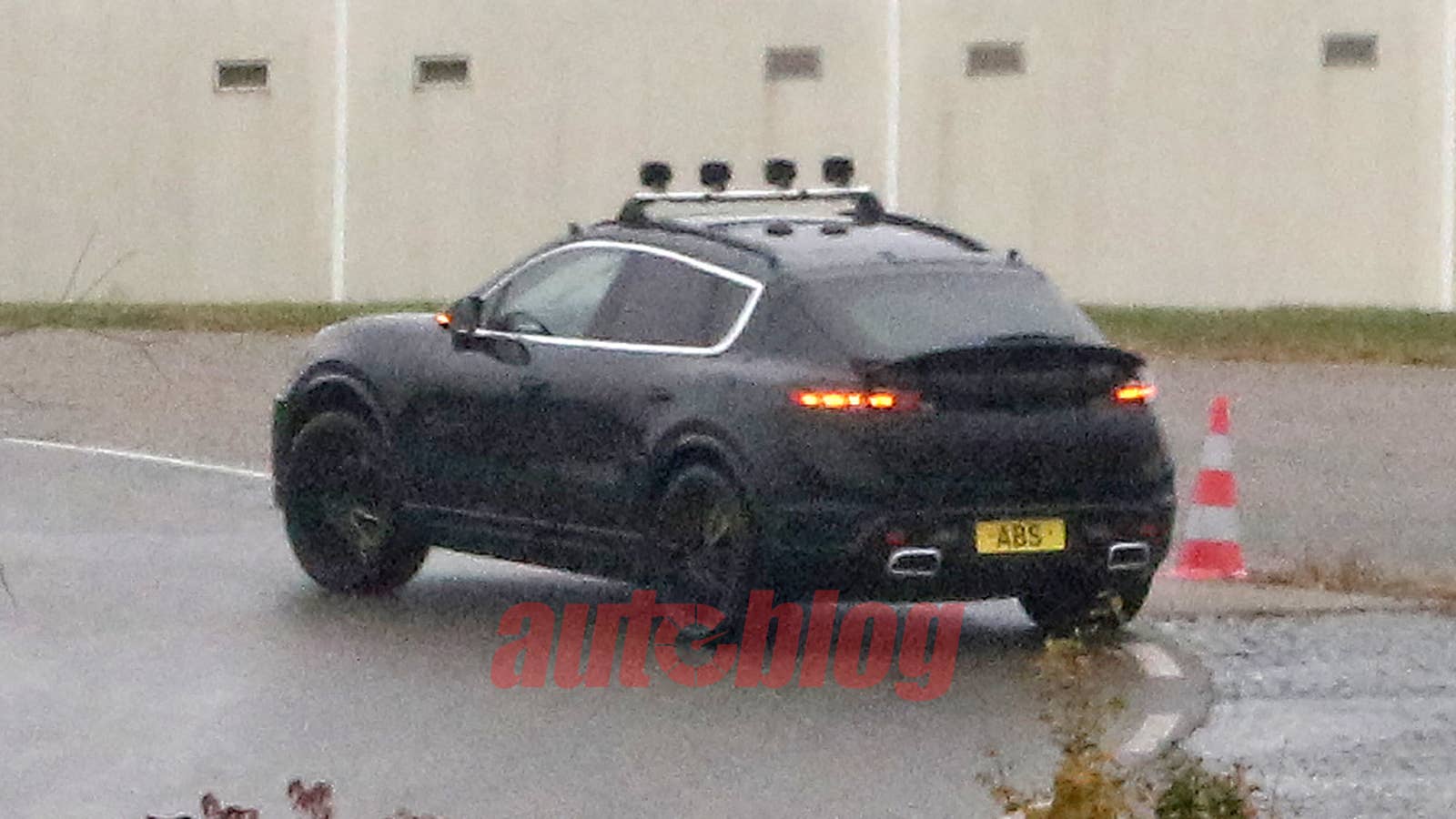 Porsche Macan EV