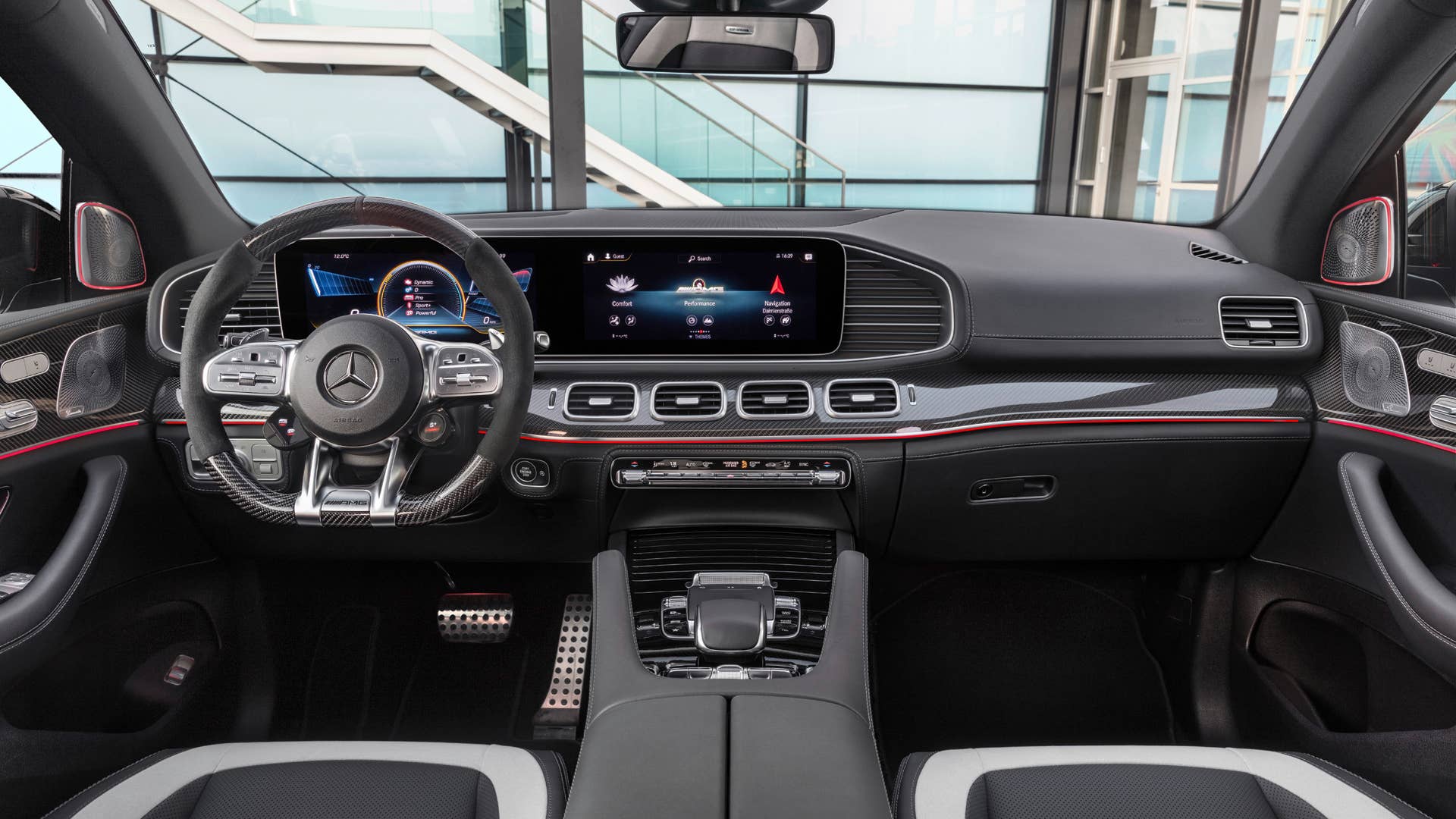 Mercedes-AMG GLE 63 S 4MATIC+ Coupé (Kraftstoffverbrauch kombiniert 11,5 l/100 km; CO2-Emissionen kombiniert 263 g/km) Interieur, Nappa AMG Exclusive schwarz, MBUX Infotainment system und AMG Performance Lenkrad // Mercedes-AMG GLE 63 S 4MATIC+ Coupé  (Combined fuel consumption 11.5 l/100 km; combined CO2-Emission 263 g/km), Interieur, Nappa AMG Exclusive black, MBUX Infotainment system and AMG Performance steering wheel