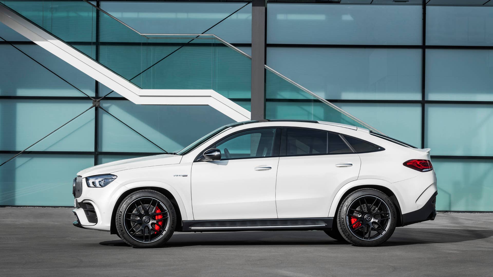 Mercedes-AMG GLE 63 S 4MATIC+ Coupé (Kraftstoffverbrauch kombiniert 11,5 l/100 km; CO2-Emissionen kombiniert 263 g/km) Exterieur, diamantweiß // Mercedes-AMG GLE 63 S 4MATIC+ Coupé  (Combined fuel consumption 11.5 l/100 km; combined CO2-Emission 263 g/km), Exterieur, diamond white