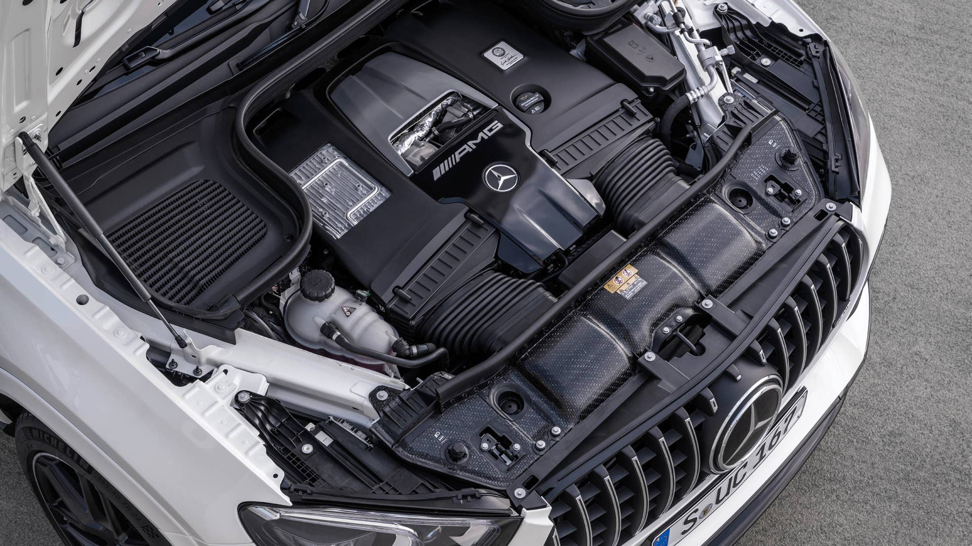 Mercedes-AMG GLE 63 S 4MATIC+ Coupé (Kraftstoffverbrauch kombiniert 11,5 l/100 km; CO2-Emissionen kombiniert 263 g/km) Exterieur, diamantweiß, V8-Motor // Mercedes-AMG GLE 63 S 4MATIC+ Coupé  (Combined fuel consumption 11.5 l/100 km; combined CO2-Emission 263 g/km), Exterieur, diamond White, V8 engine