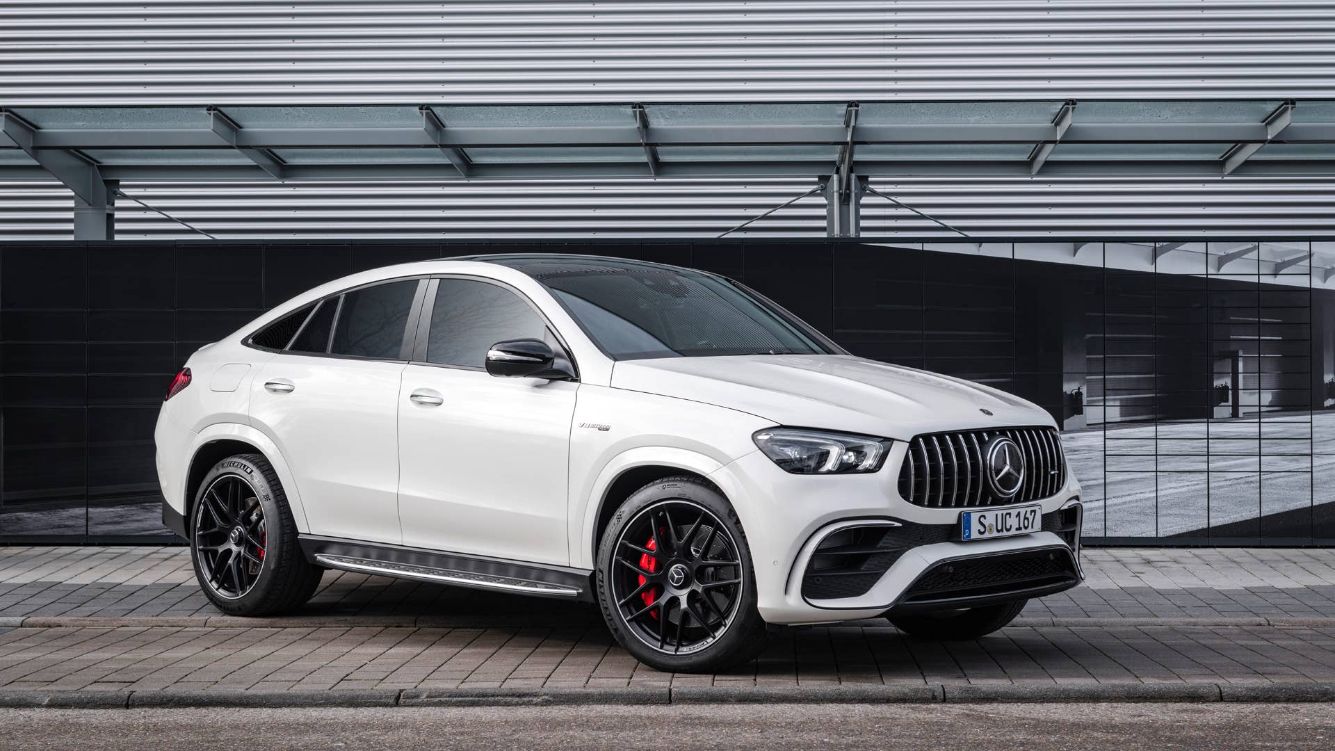 Mercedes-AMG GLE 63 S 4MATIC+ Coupé (Kraftstoffverbrauch kombiniert 11,5 l/100 km; CO2-Emissionen kombiniert 263 g/km) Exterieur, diamantweiß // Mercedes-AMG GLE 63 S 4MATIC+ Coupé  (Combined fuel consumption 11.5 l/100 km; combined CO2-Emission 263 g/km), Exterieur, diamond white