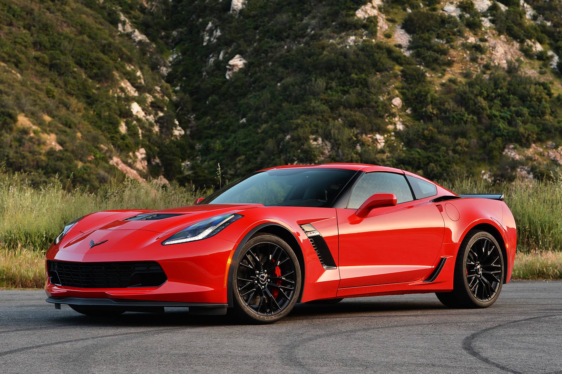 2015 Chevrolet Corvette Z06 front 3/4 view